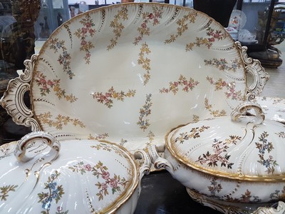 27001200d - Umfangreiches Tafelservice, Louis XV, Saareguemines, um 1900, Fayence, Blumendekor mit ...