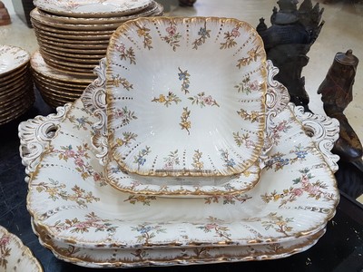 27001200h - Umfangreiches Tafelservice, Louis XV, Saareguemines, um 1900, Fayence, Blumendekor mit ...