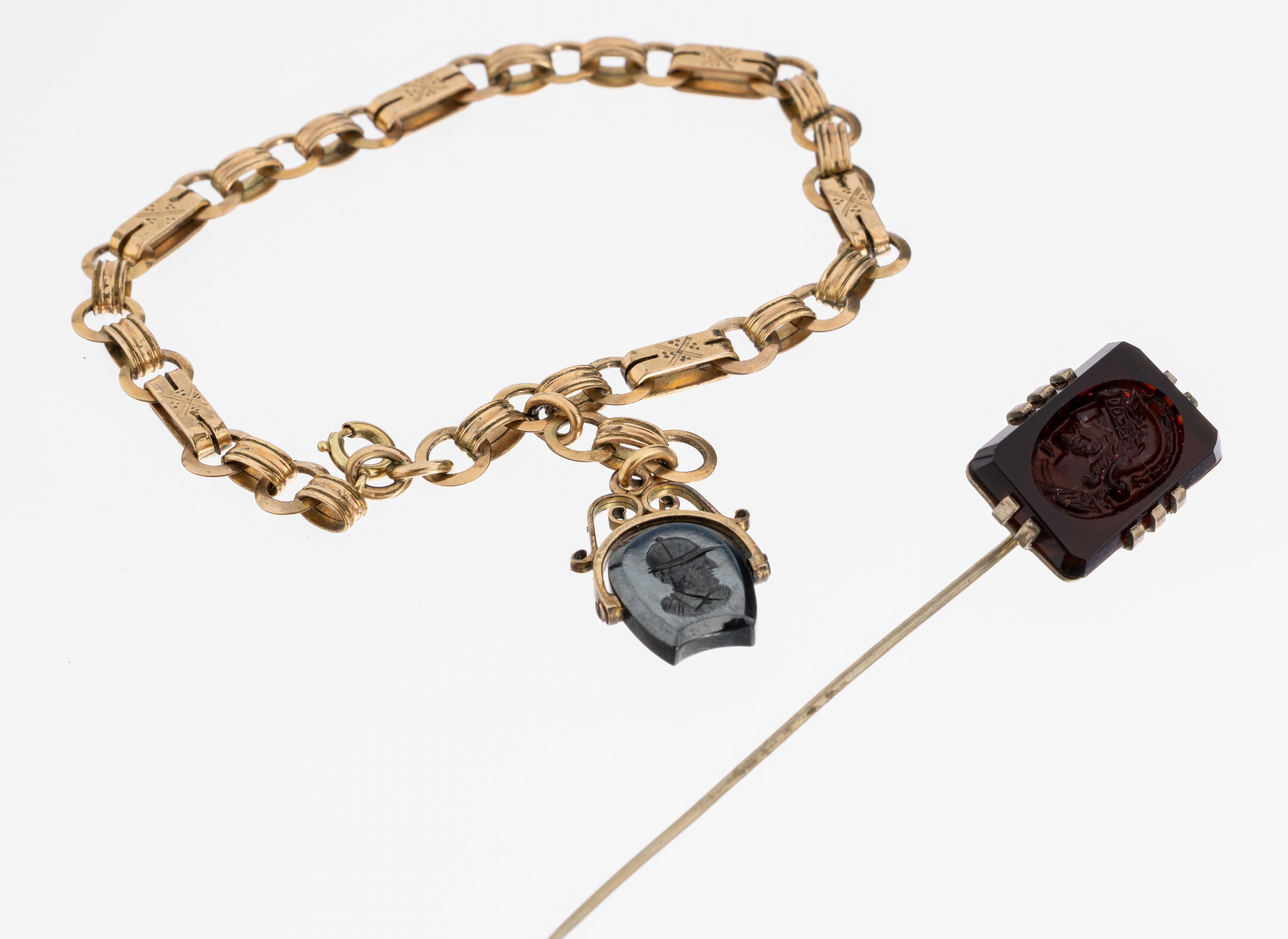 Image 27001509 - Konvolut mit Intaglios, um 1920, best. aus:1 Armband, Metall verg., L. ca. 19 cm, ...