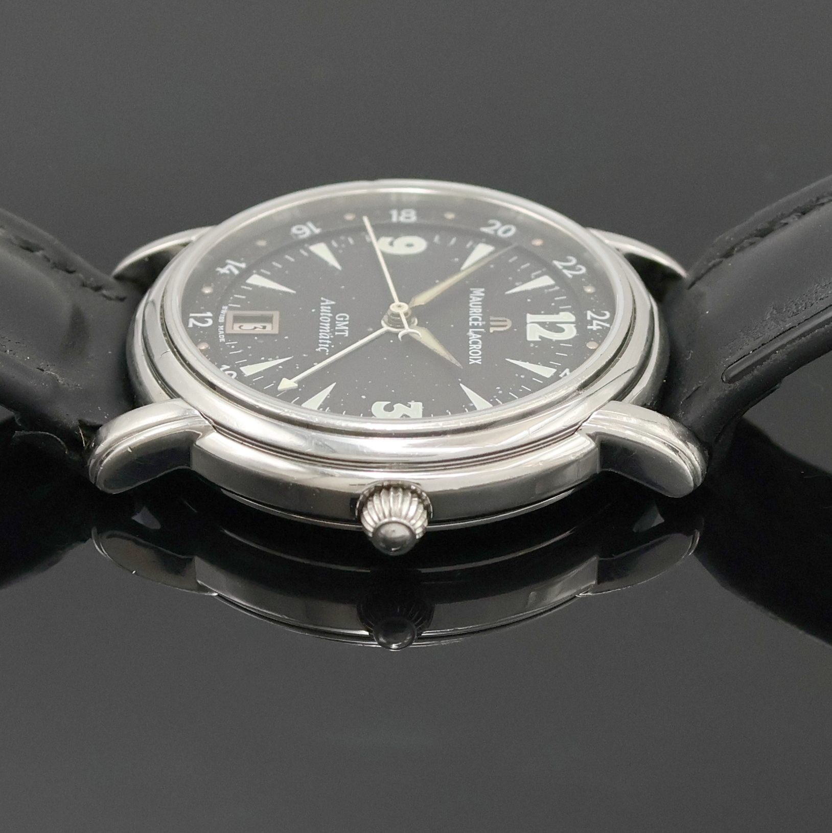 Detail c: MAURICE LACROIX Pontos GMT Herrenarmbanduhr Referenz 10818, Schweiz um 2000, Automatik, beids. vergl. Stahlgeh., Boden aufgedr., Saphirgl., schwarzes ...