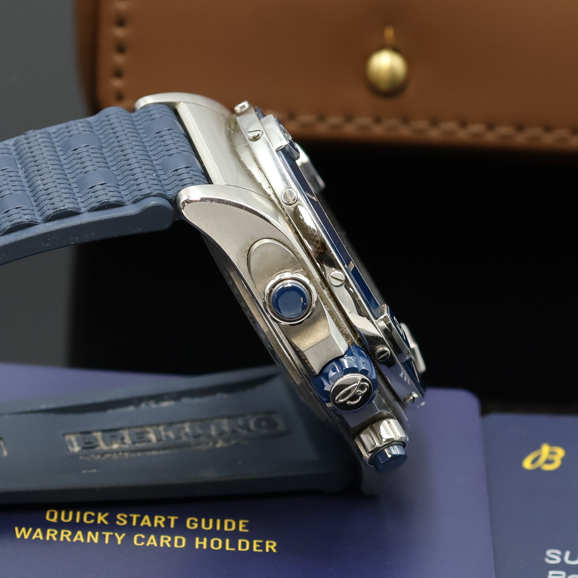 Detail c: BREITLING Super Chronomat B01 Chronometer Armbandchronograph Referenz AB0136, Schweiz um 2020, Automatik, Edelstahlgeh. beids. vergl., Boden, Krone ...