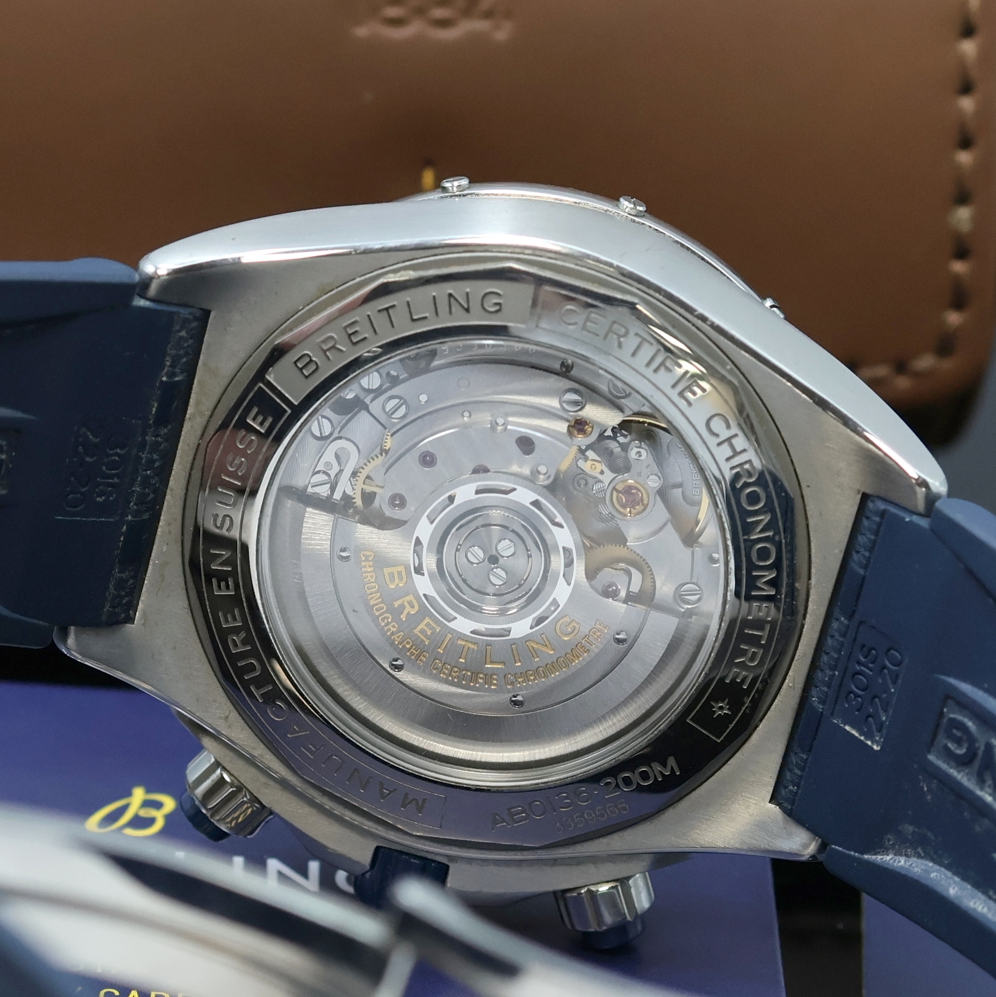 Detail e: BREITLING Super Chronomat B01 Chronometer Armbandchronograph Referenz AB0136, Schweiz um 2020, Automatik, Edelstahlgeh. beids. vergl., Boden, Krone ...