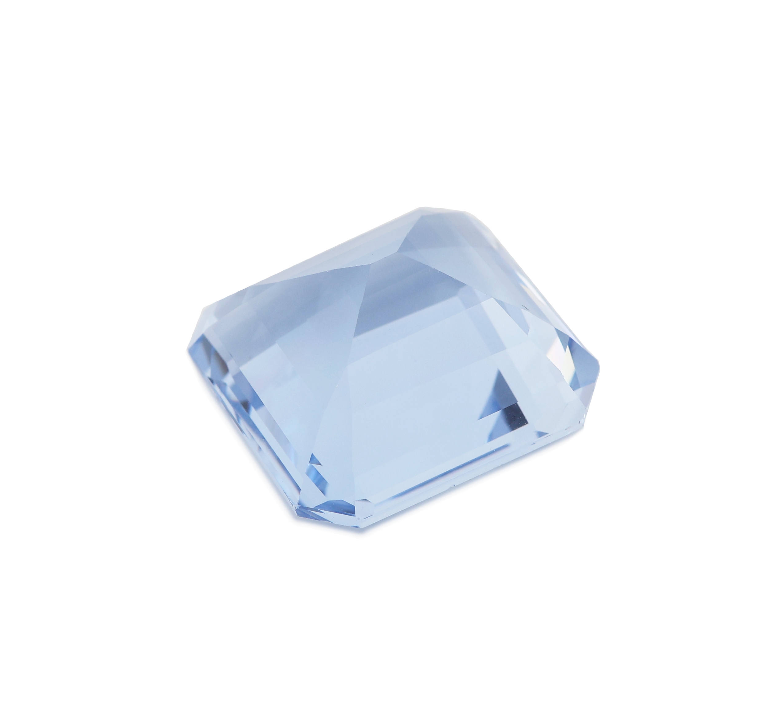 Detail a: Loser facett. Aquamarin, 23.565 ct, Santa Maria Blue, im Asscher Cut, 18.08 x 17.26 x 10.70 mm, Herkunft Brasilien
