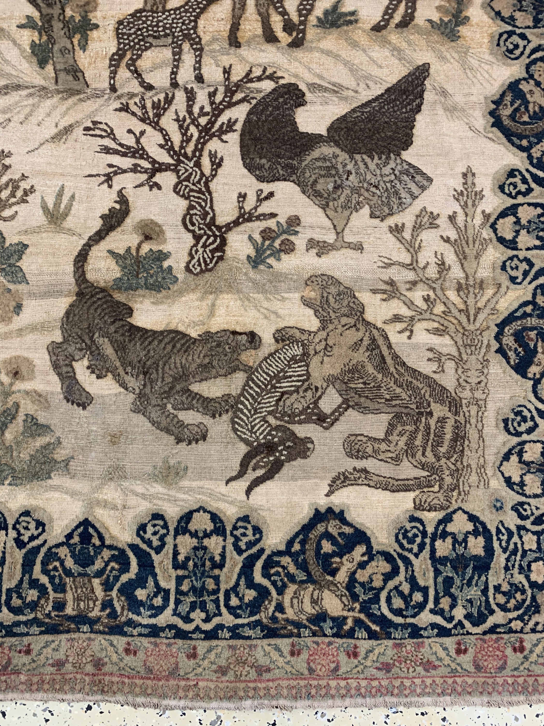 Detail b: Musealer Täbriz"Souf"antik, Persien, 19.Jhd, Wolle auf Baumwolle, ca. 235 x 170 cm, Mottenfraß, EHZ: 3