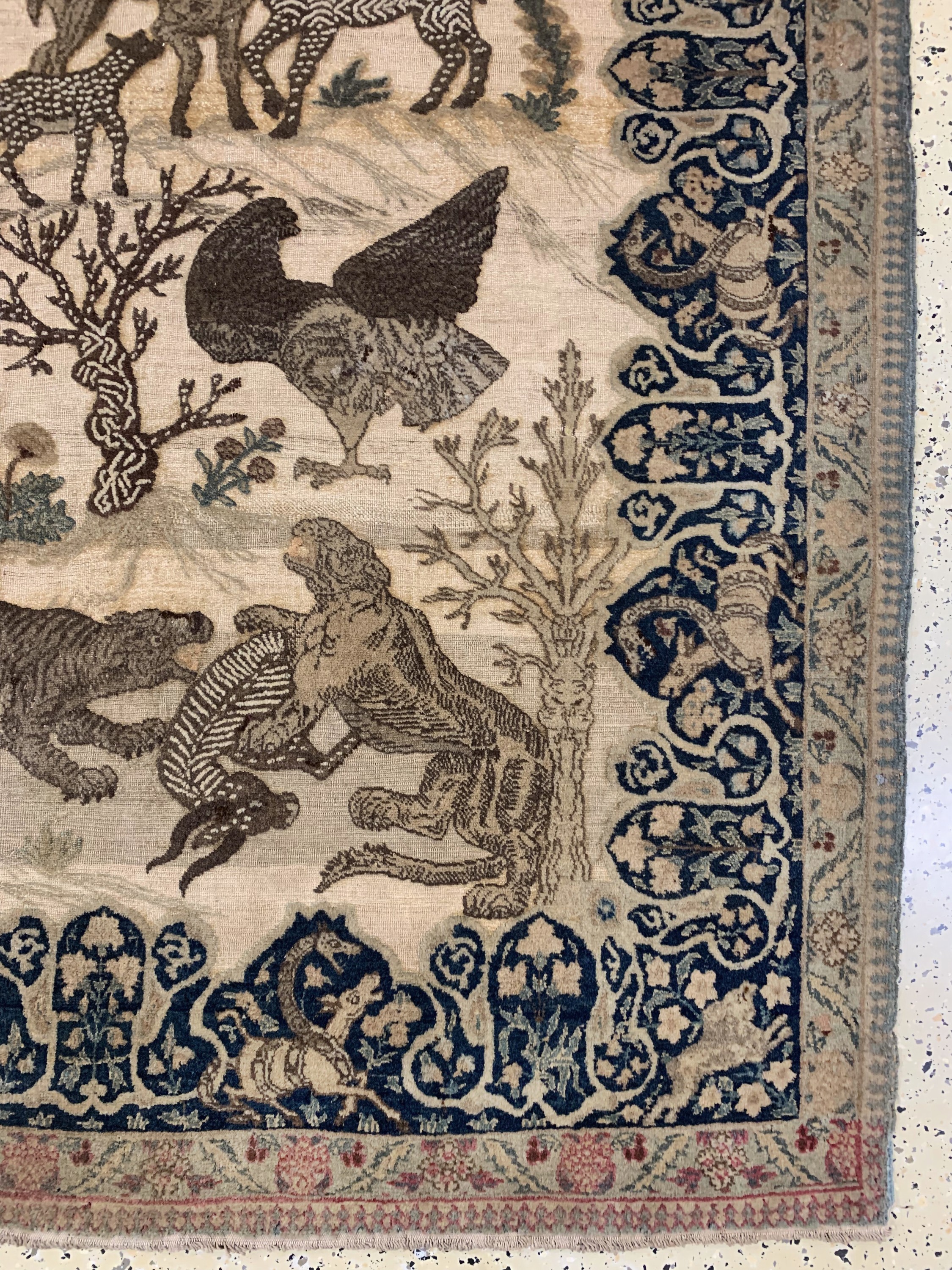 Detail c: Musealer Täbriz"Souf"antik, Persien, 19.Jhd, Wolle auf Baumwolle, ca. 235 x 170 cm, Mottenfraß, EHZ: 3