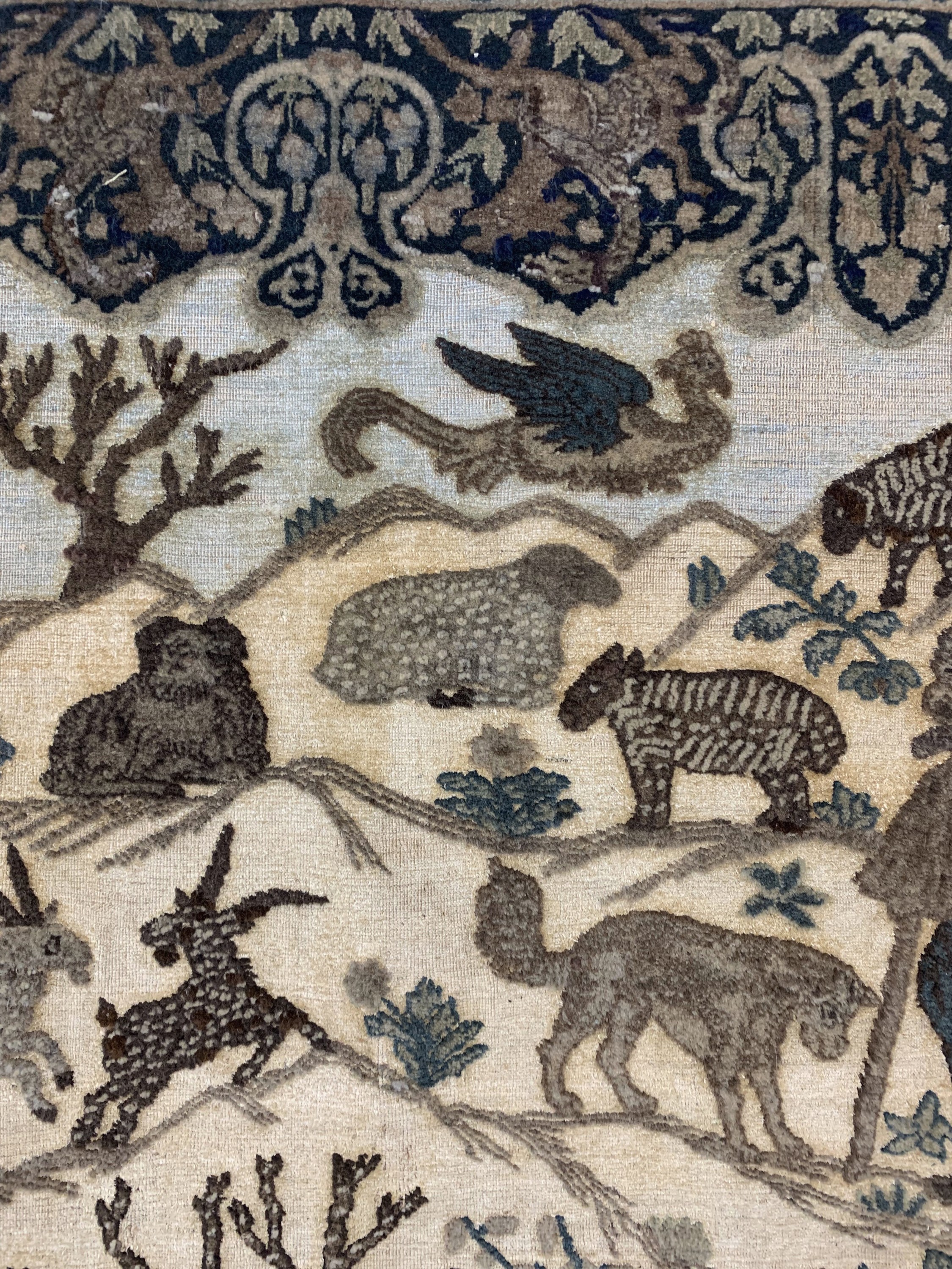 Detail h: Musealer Täbriz"Souf"antik, Persien, 19.Jhd, Wolle auf Baumwolle, ca. 235 x 170 cm, Mottenfraß, EHZ: 3