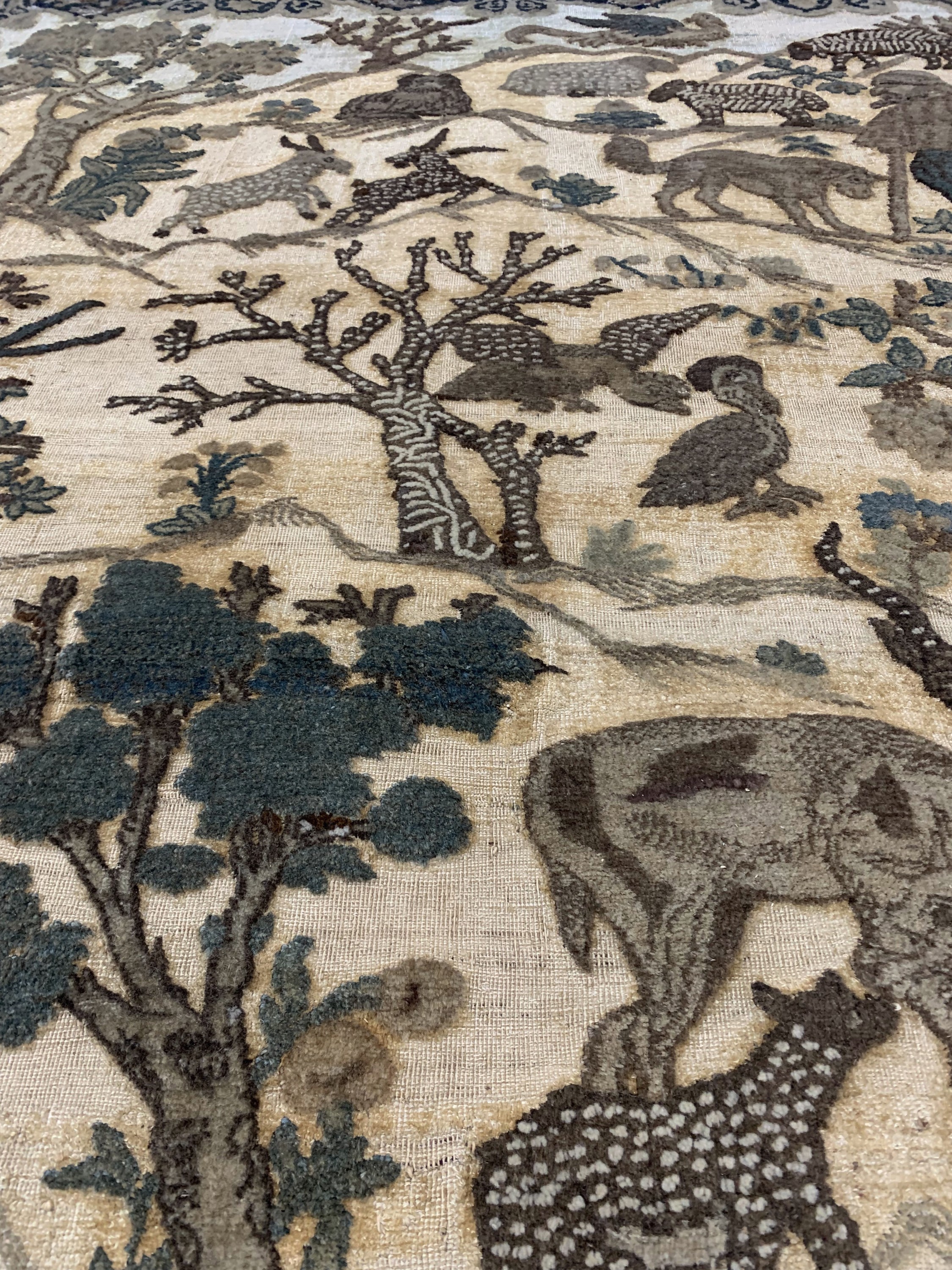 Detail j: Musealer Täbriz"Souf"antik, Persien, 19.Jhd, Wolle auf Baumwolle, ca. 235 x 170 cm, Mottenfraß, EHZ: 3
