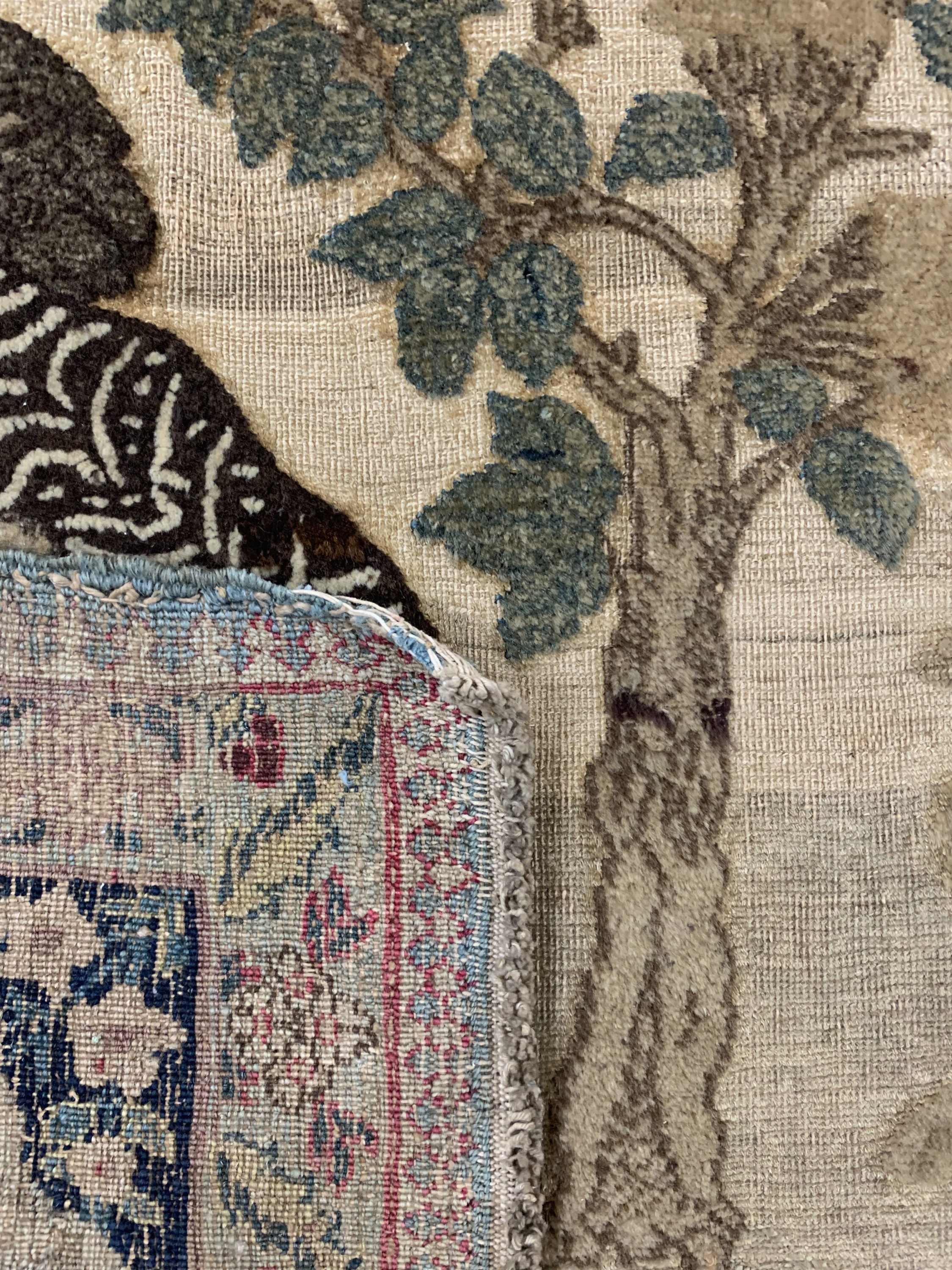 Detail l: Musealer Täbriz"Souf"antik, Persien, 19.Jhd, Wolle auf Baumwolle, ca. 235 x 170 cm, Mottenfraß, EHZ: 3