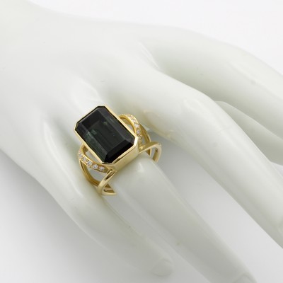 27001541b - Ring mit Turmalin und Brillanten, GG 750/000, achteck., grüner Turmalin ca. 14.32 ct, ...