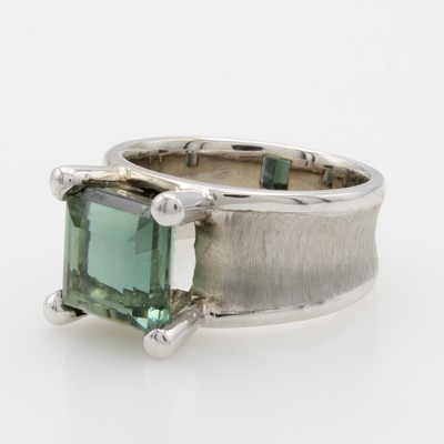 27001550a - Ring mit Turmalin, WG 585/000, konkave Schiene z.T. matt., grüner Turmalin in ...