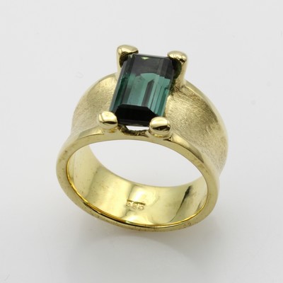 27001554a - Ring mit Turmalin, GG 585/000, konkave Schiene z.T. matt., rechteckiger, grüner ...