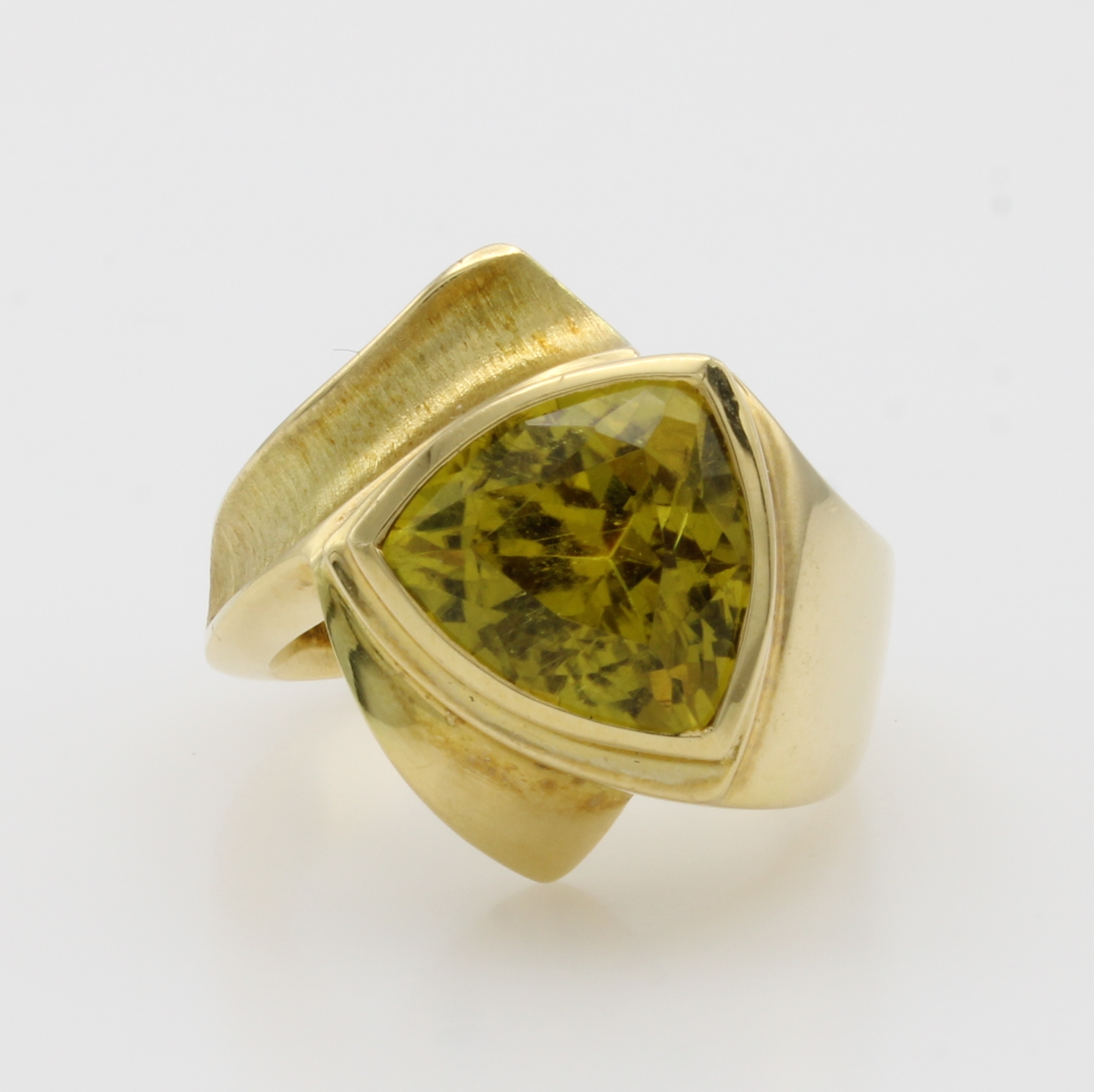 Image 27001798 - Ring mit Turmalin, GG 750/000, z.T. matt., dreieckiger, grün-gelber Turmalin ca. 5.23 ...