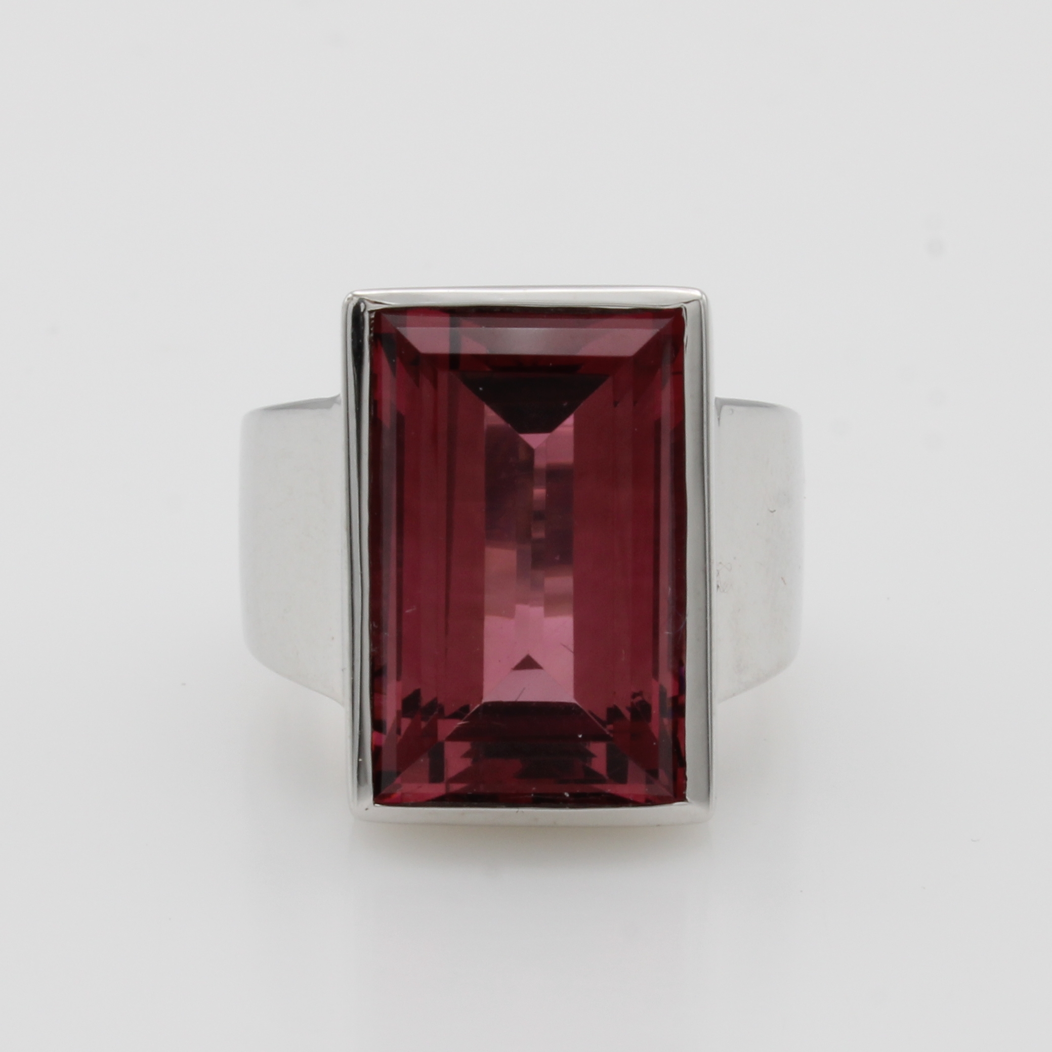 Image 27001800 - Ring mit Turmalin, WG 750/000, rosa-roter Turmalin ca. 14.9 ct, RW ca. 55 Schätzpreis: ...