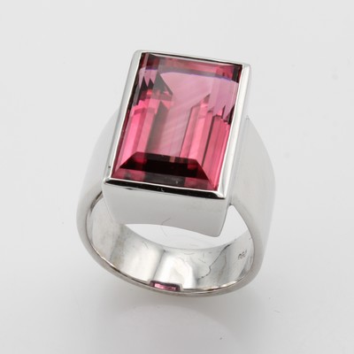 27001800a - Ring mit Turmalin, WG 750/000, rosa-roter Turmalin ca. 14.9 ct, RW ca. 55 Schätzpreis: ...
