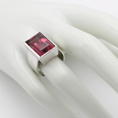 27001800b - Ring mit Turmalin, WG 750/000, rosa-roter Turmalin ca. 14.9 ct, RW ca. 55 Schätzpreis: ...