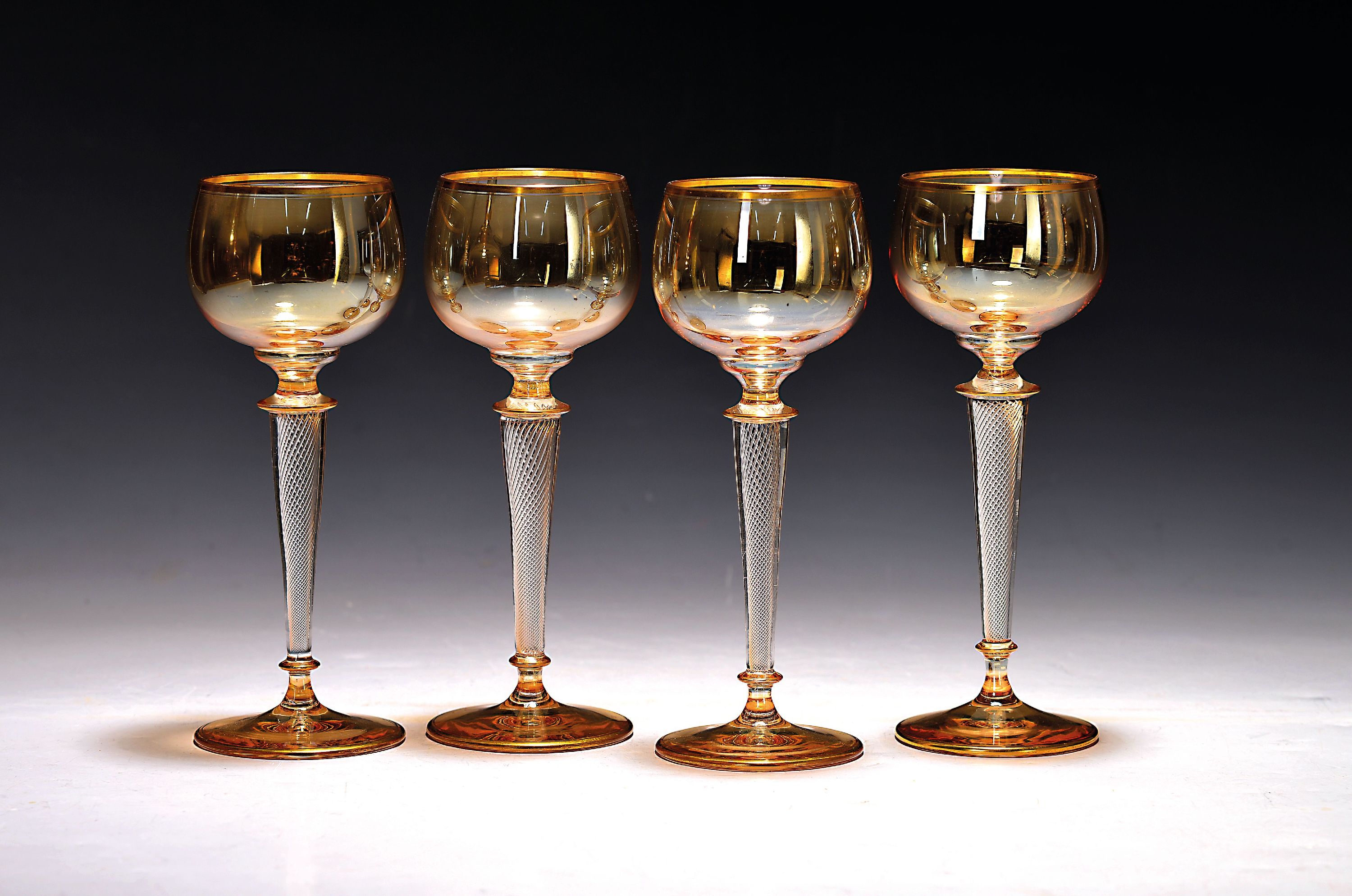 Image 27001929 - 10 Weingläser, wohl Rheinische Glashütte, Köln Ehrenfeld, farbloses Glas, sich nach ...