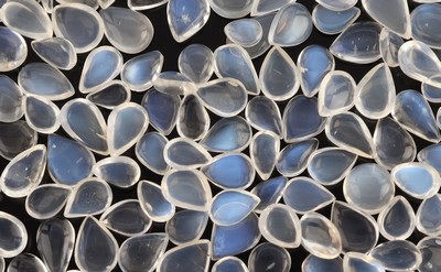 27001924a - Lot lose Mondsteine, ca. 61.70 ct, tropfenf. Cabochons, versch. Größen