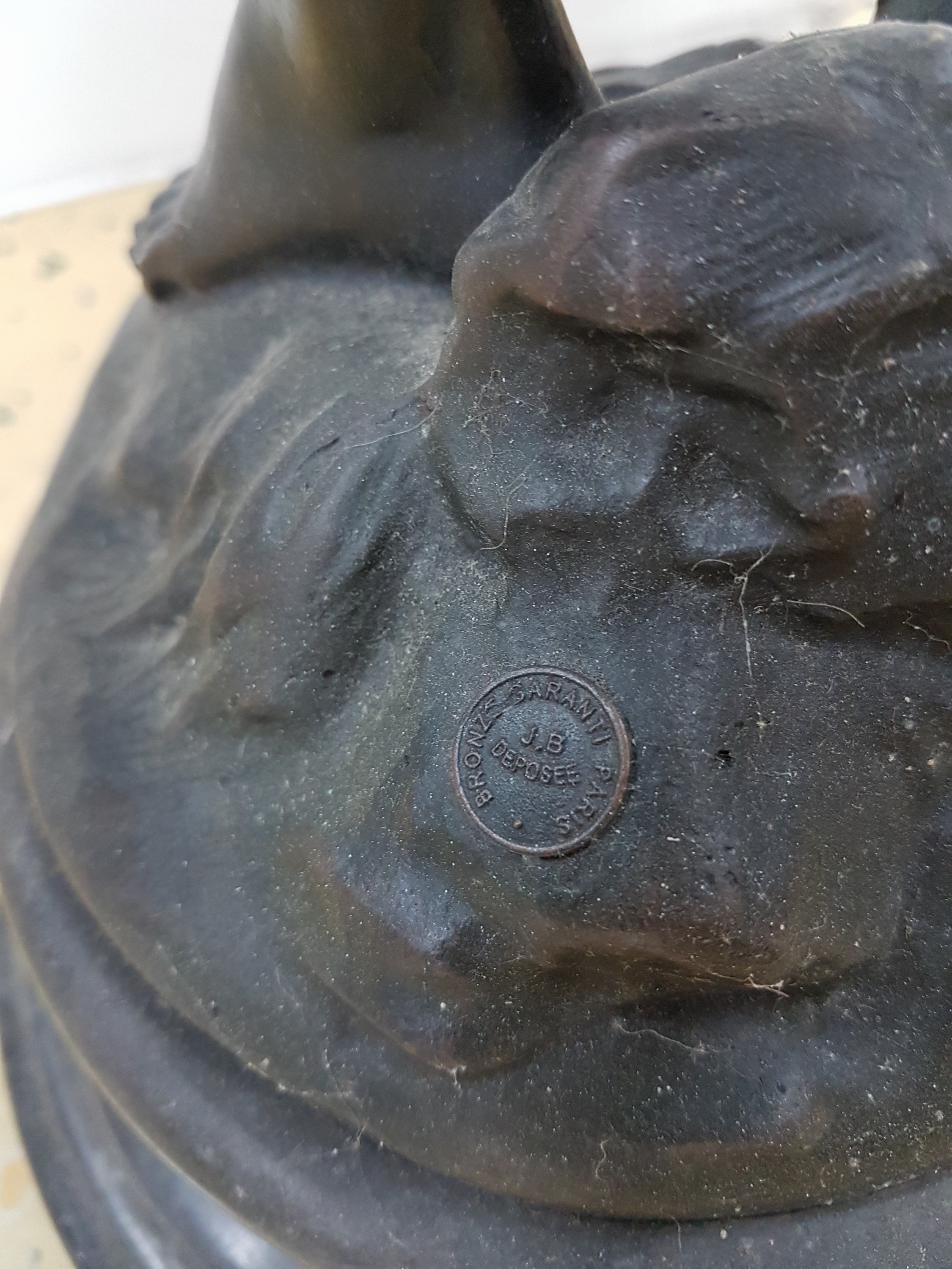 Detail d: Große Figur nach Auguste Moreau, Engel, Galvani, H. mit Sockel ca. 72 cm, profilierter Marmorsockel