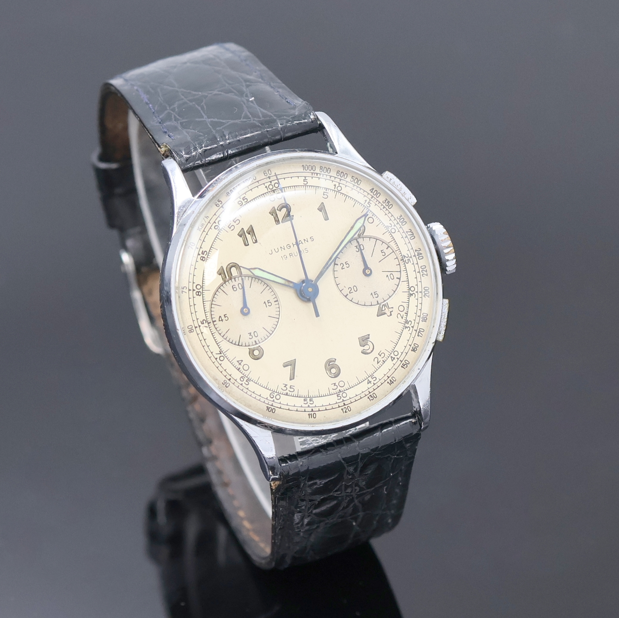 Detail b: JUNGHANS Schaltradchronograph mit Kaliber 88, Deutschland um 1950, Handaufzug, verchr. Geh., Stahlboden aufgedr., silb. Zifferbl. pat., arab. ...