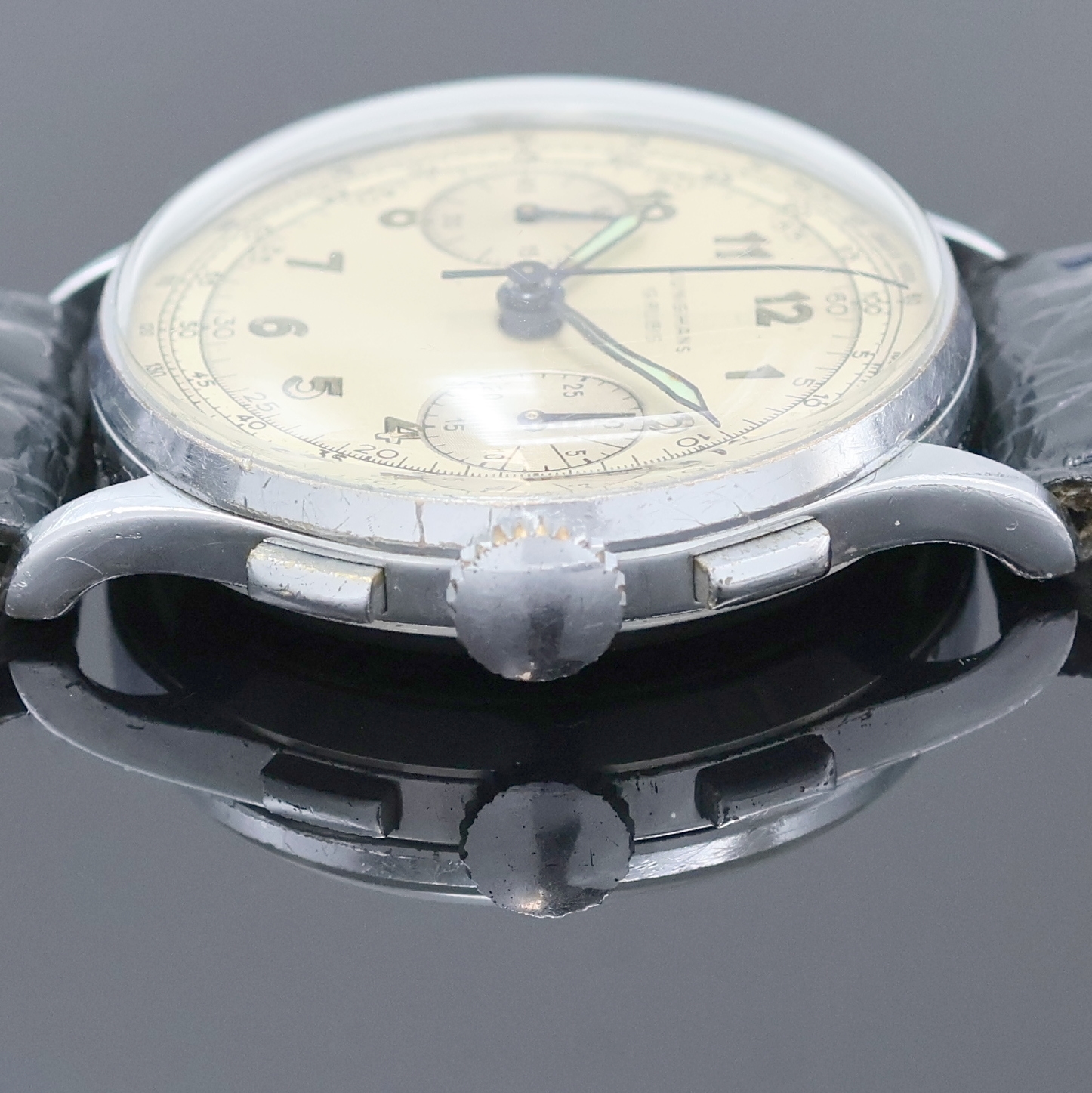 Detail d: JUNGHANS Schaltradchronograph mit Kaliber 88, Deutschland um 1950, Handaufzug, verchr. Geh., Stahlboden aufgedr., silb. Zifferbl. pat., arab. ...