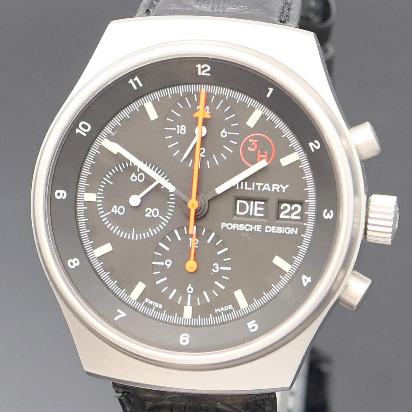 Detail a: PORSCHE DESIGN Military Armbandchronograph Referenz 7177, Schweiz 1980er Jahre, matt. Edelstahlgeh., Boden u. Krone geschr., Saphirflachglas, ...