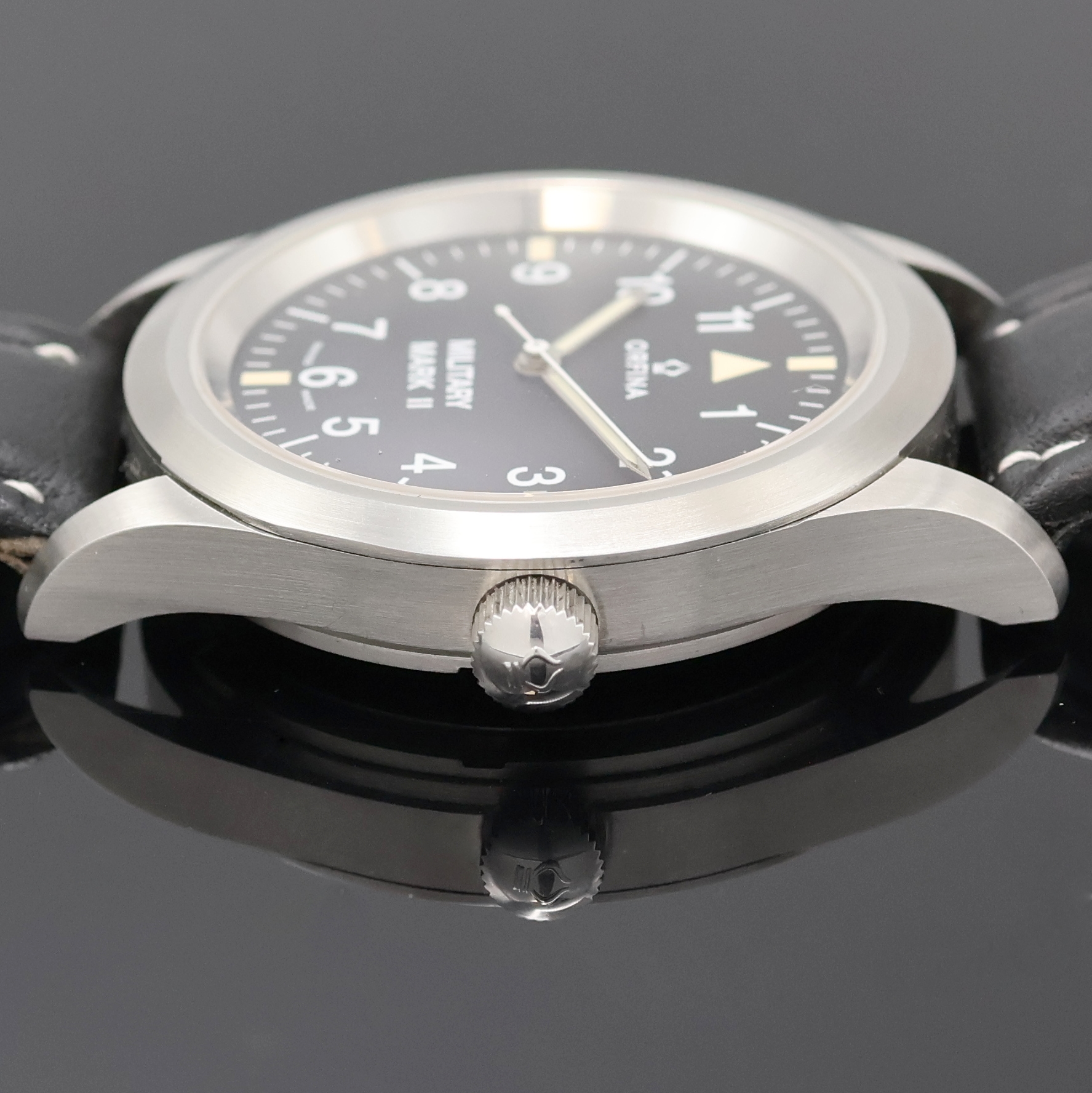Detail d: ORFINA Military Mark II Fliegeruhr Referenz 6190, Schweiz verk. lt. beil. Garantie 04/1997, Automatik, Edelstahlgeh., verschr. Boden, schwarzes ...