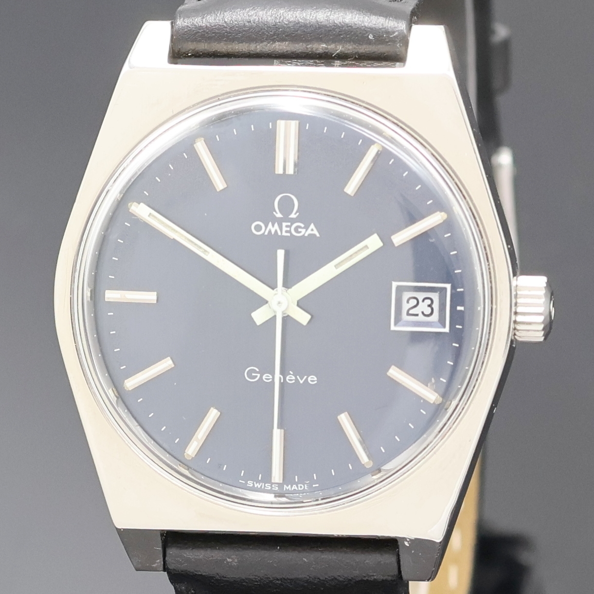 Detail a: OMEGA Geneve Armbanduhr Referenz 1360049, Schweiz um 1972, Handaufzug, Edelstahlgeh., Boden verschr., blaues Zifferbl. m. aufges. silb. Leuchtind., ...
