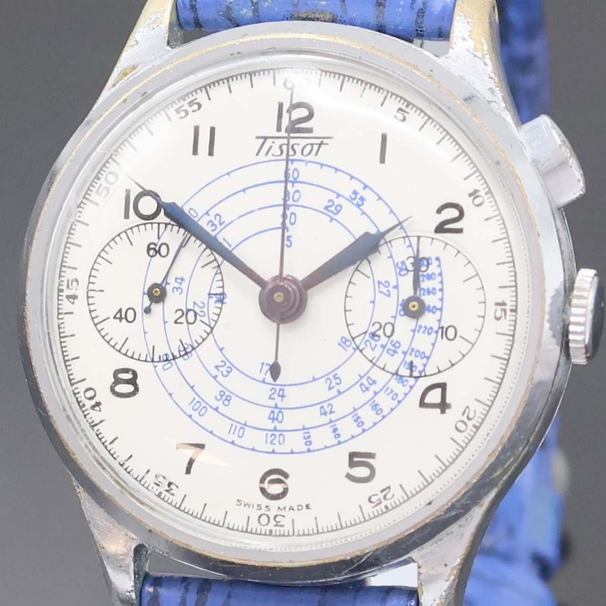 Detail a: TISSOT verchromter Armbandchronograph, Schweiz um 1940, Handaufzug, Stahlboden aufgedr., silb. Zifferbl. rest., orig. gebl. Zeiger, arab. Zahlen, 30 ...