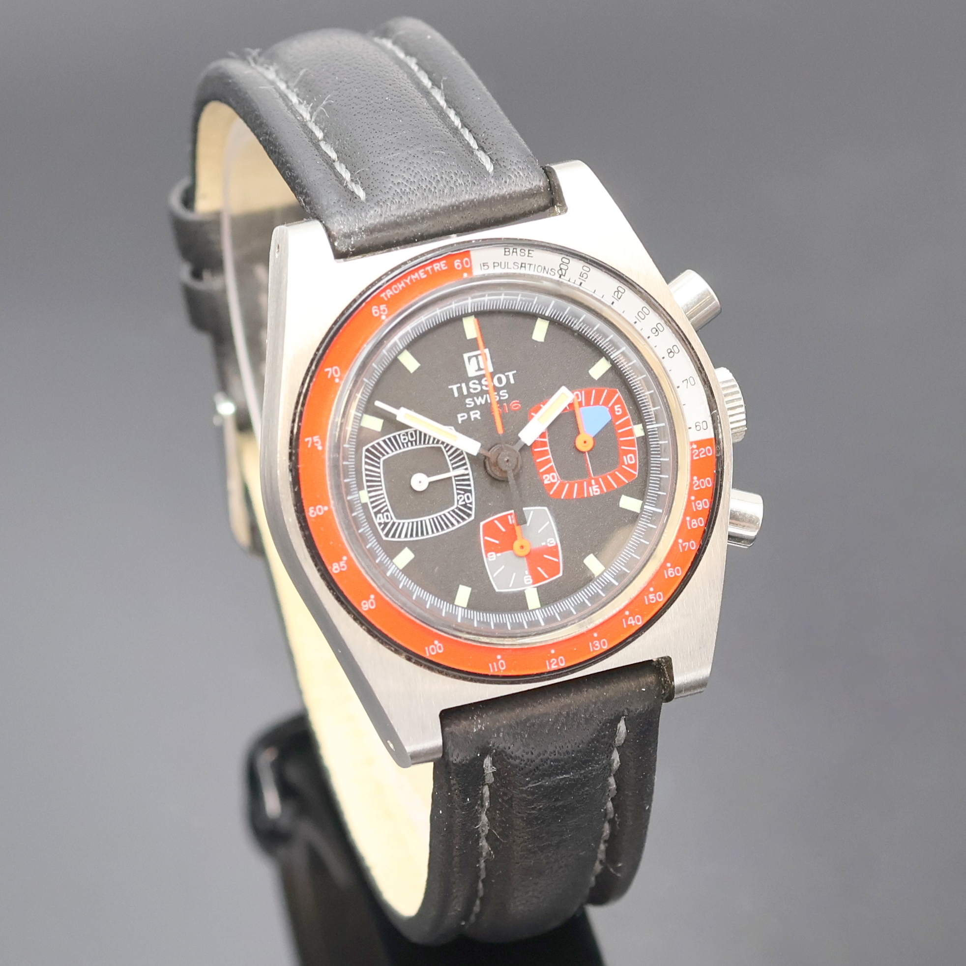 Detail b: TISSOT Armbandchronograph PR 516 Referenz 40528-1X, Schweiz um 1970, Handaufzug, Edelstahlgeh., Boden verschr., Tachymeter- Lünette, schwarzes ...