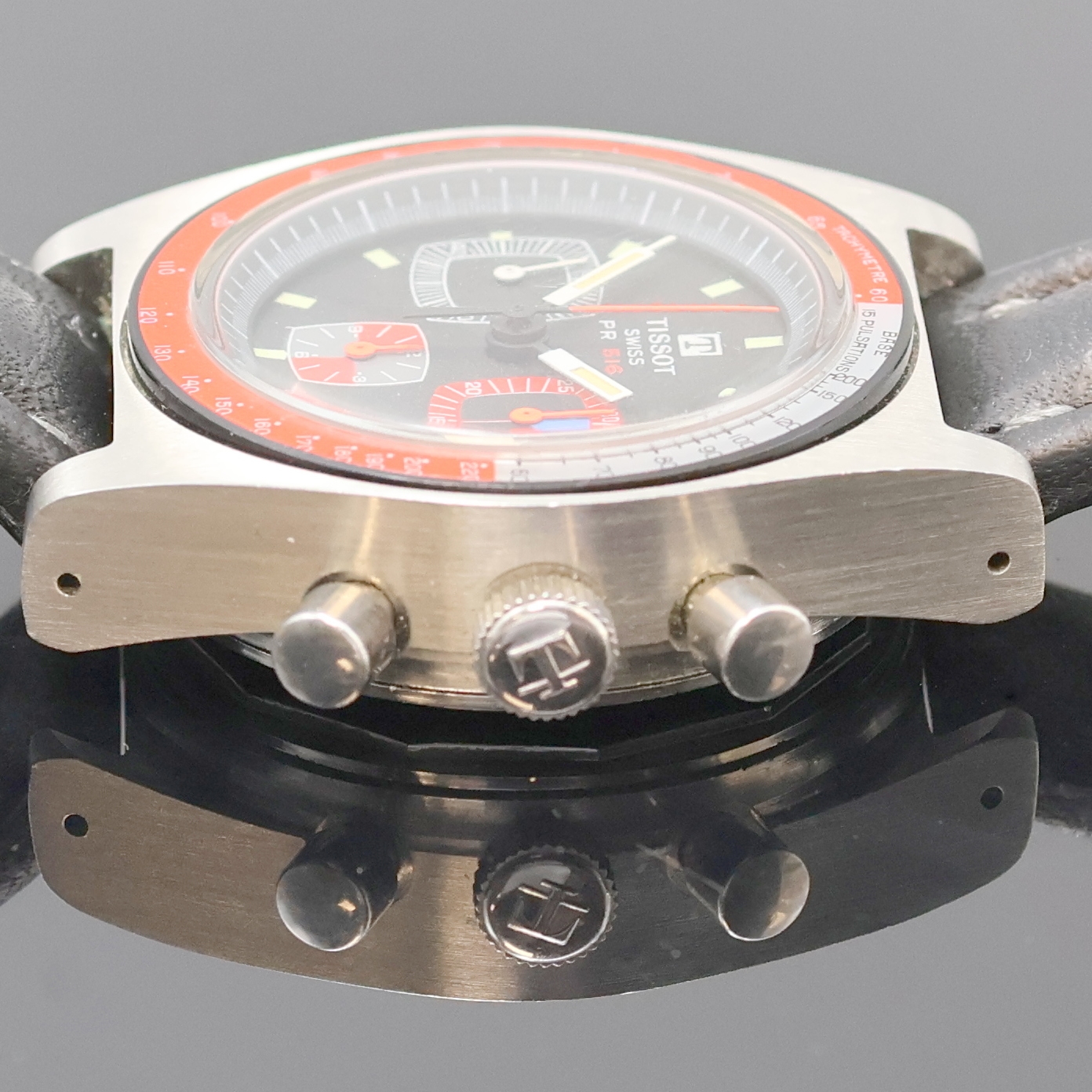 Detail d: TISSOT Armbandchronograph PR 516 Referenz 40528-1X, Schweiz um 1970, Handaufzug, Edelstahlgeh., Boden verschr., Tachymeter- Lünette, schwarzes ...
