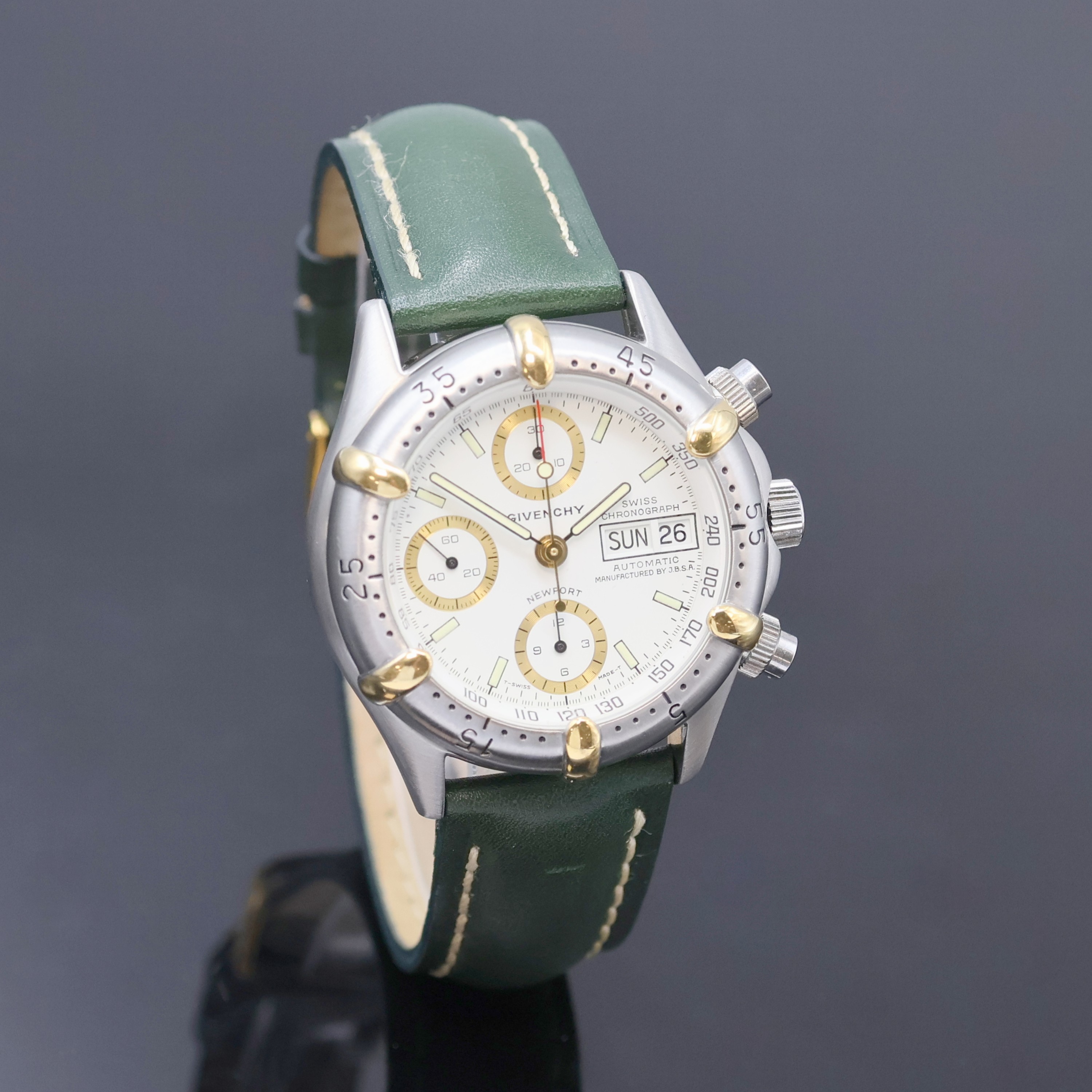 Detail b: GIVENCHY Armbandchronograph Modell Newport, Schweiz 1990er Jahre, Automatik, Edelstahlgeh., Boden m. Sichtfenster aufgedr., Lünette m. 60er Teilung ...