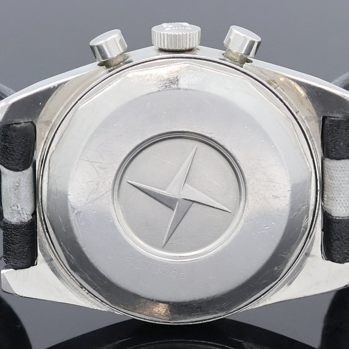 Detail d: ZENITH El Primero Armbandchronograph in Stahl, Schweiz um 1970, Automatik, Boden verschr., silb. Zifferbl. m. aufges. silb. Tritium-Ind., silb. ...