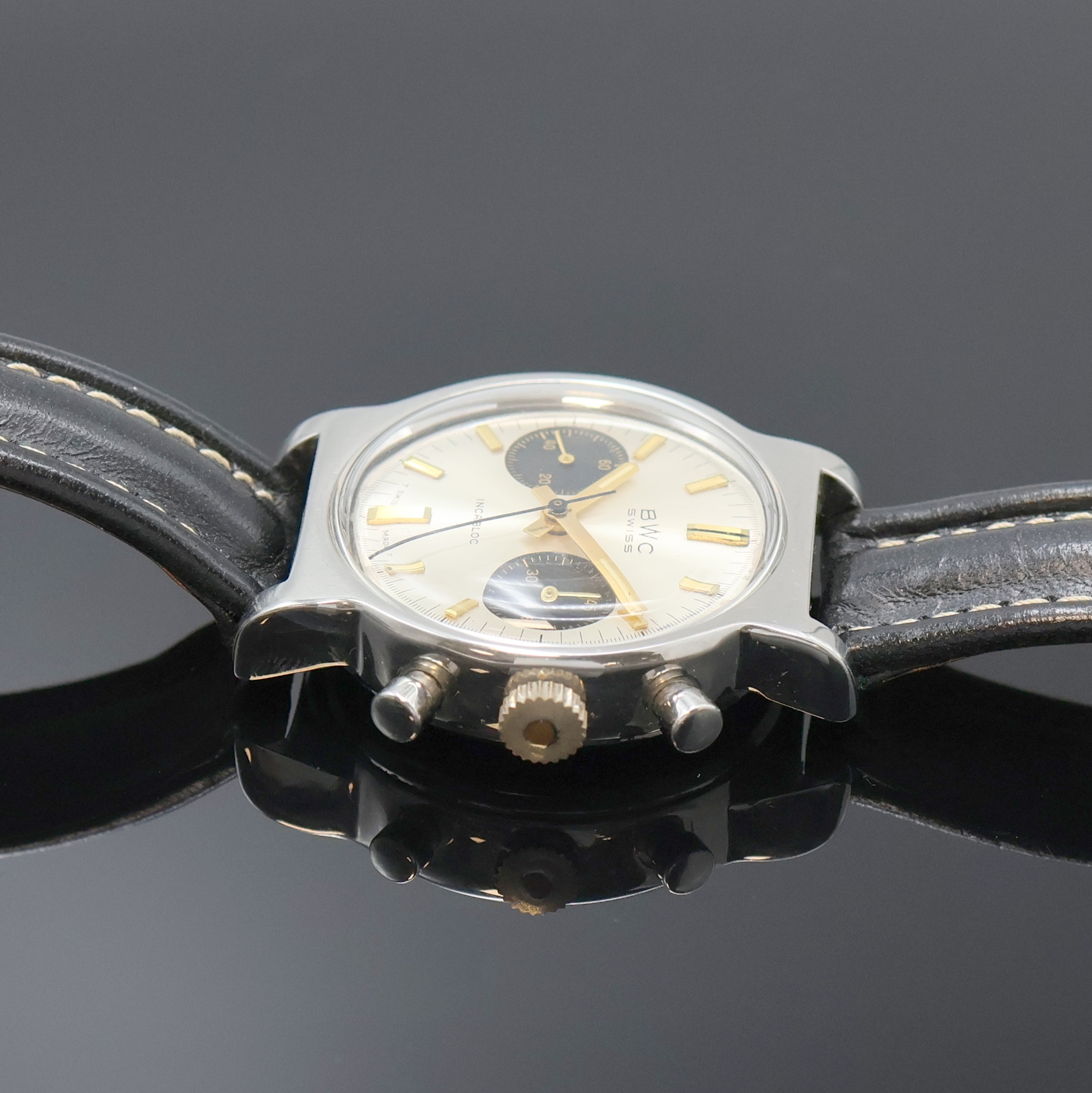 Detail b: BWC Armbandchronograph mit Kaliber Landeron 248, Schweiz um 1965, Handaufzug, Edelstahlgeh., Boden verschr., silb. Zifferbl. m. aufges. gold. ...