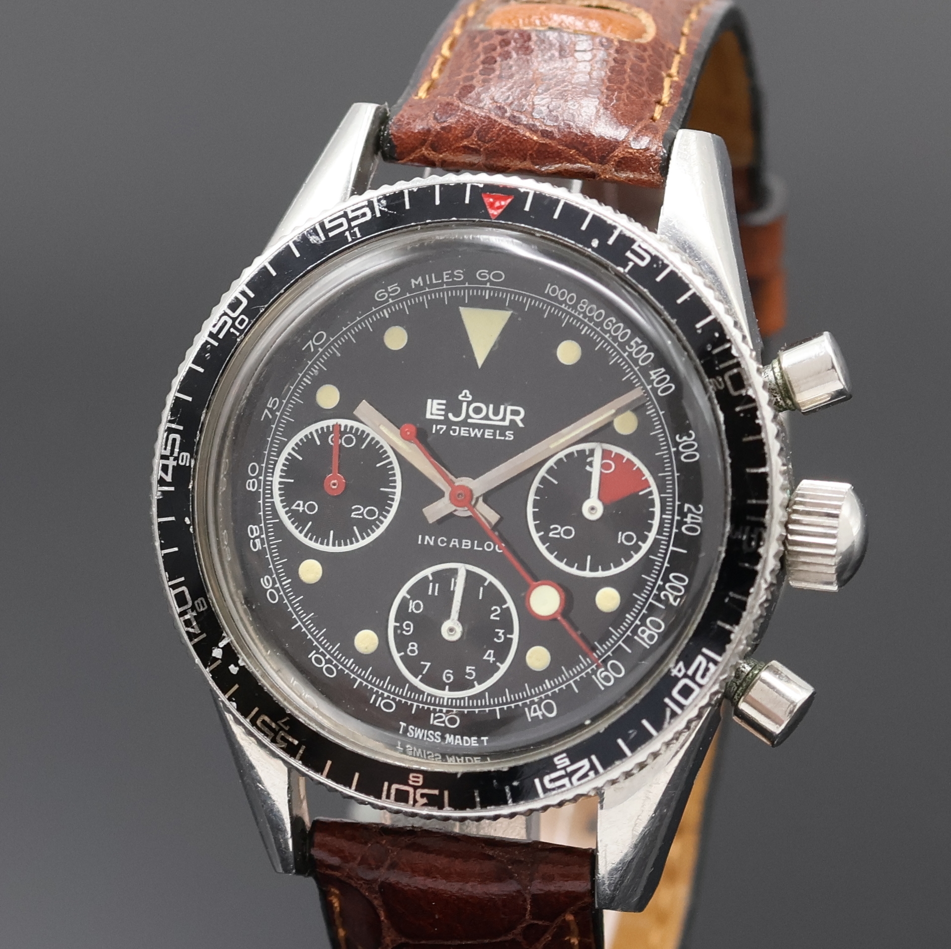 Detail a: LE JOUR Armbandchronograph in Stahl, Schweiz um 1970, Handaufzug, Boden verschr., Lünette m. 60er Teilung beids. drehb., schwarzes Zifferbl. m. ...