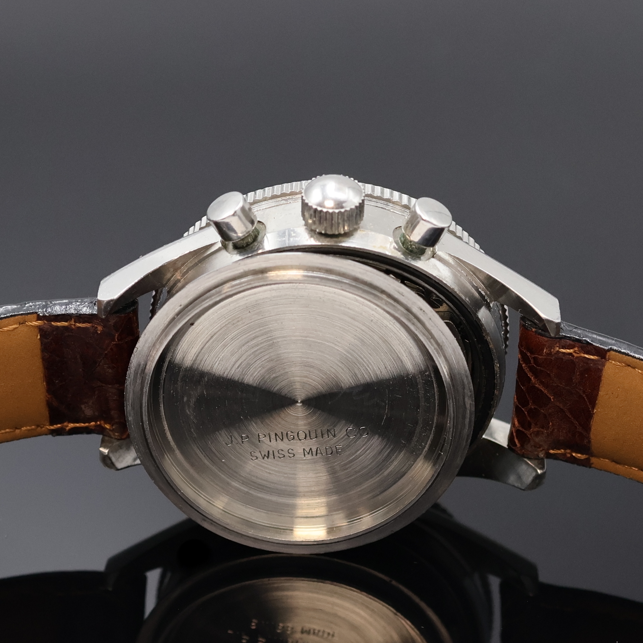 Detail e: LE JOUR Armbandchronograph in Stahl, Schweiz um 1970, Handaufzug, Boden verschr., Lünette m. 60er Teilung beids. drehb., schwarzes Zifferbl. m. ...