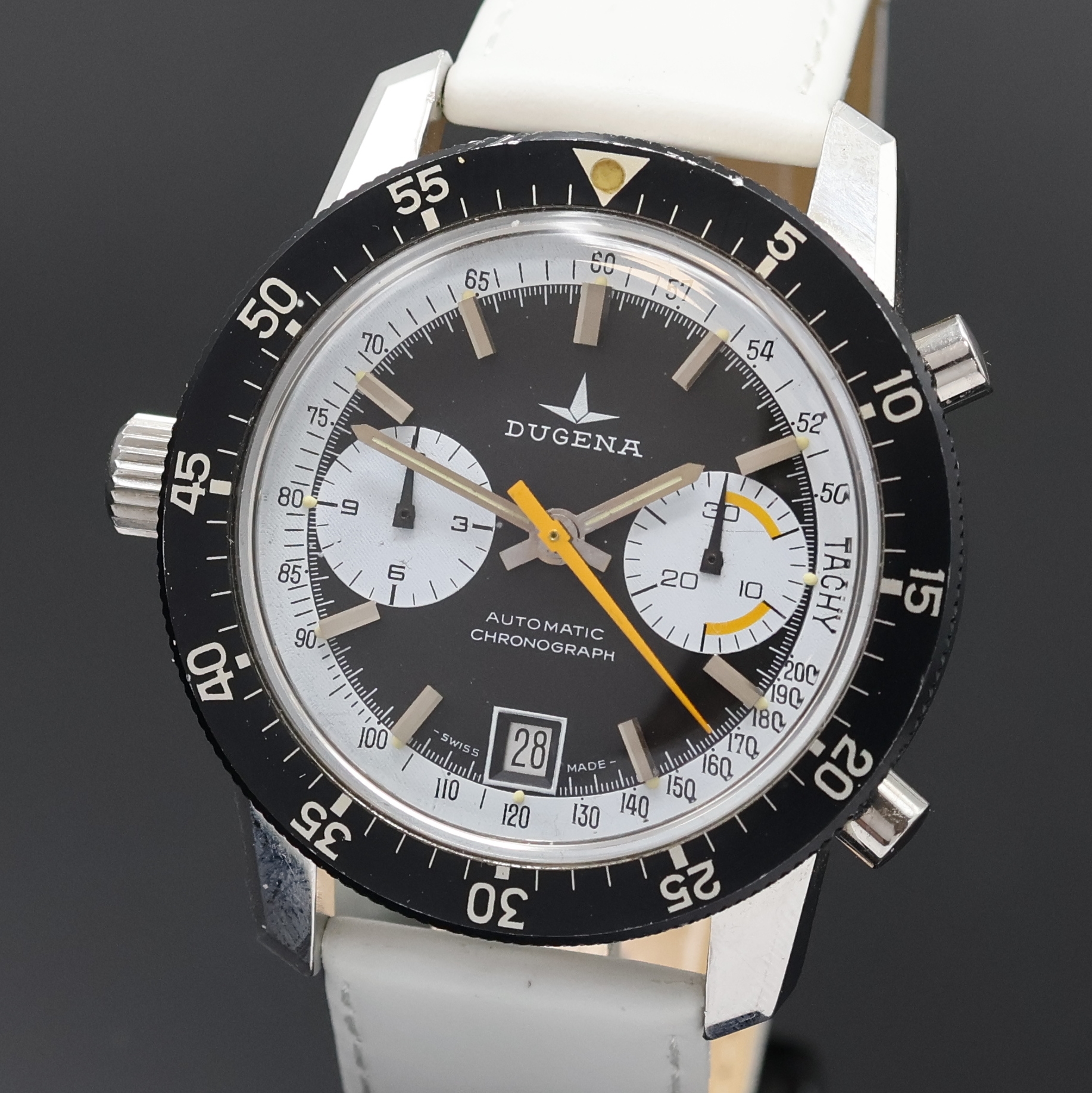 Detail a: DUGENA Armbandchronograph Referenz 524150, Schweiz um 1970, Automatik, Edelstahlgeh., Boden verschr., Lünette m. 60er teil. beids. drehb., schwarzes ...