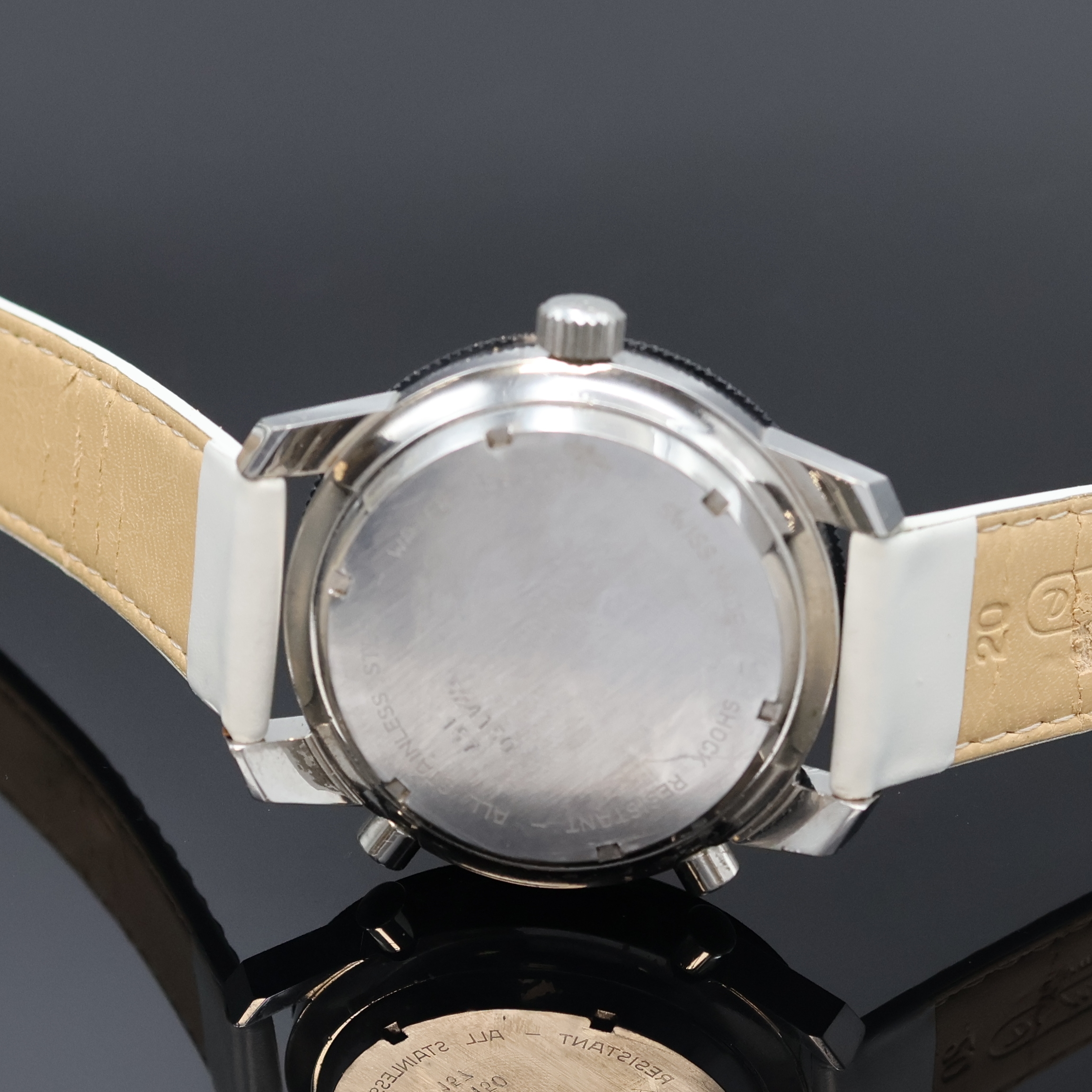Detail c: DUGENA Armbandchronograph Referenz 524150, Schweiz um 1970, Automatik, Edelstahlgeh., Boden verschr., Lünette m. 60er teil. beids. drehb., schwarzes ...