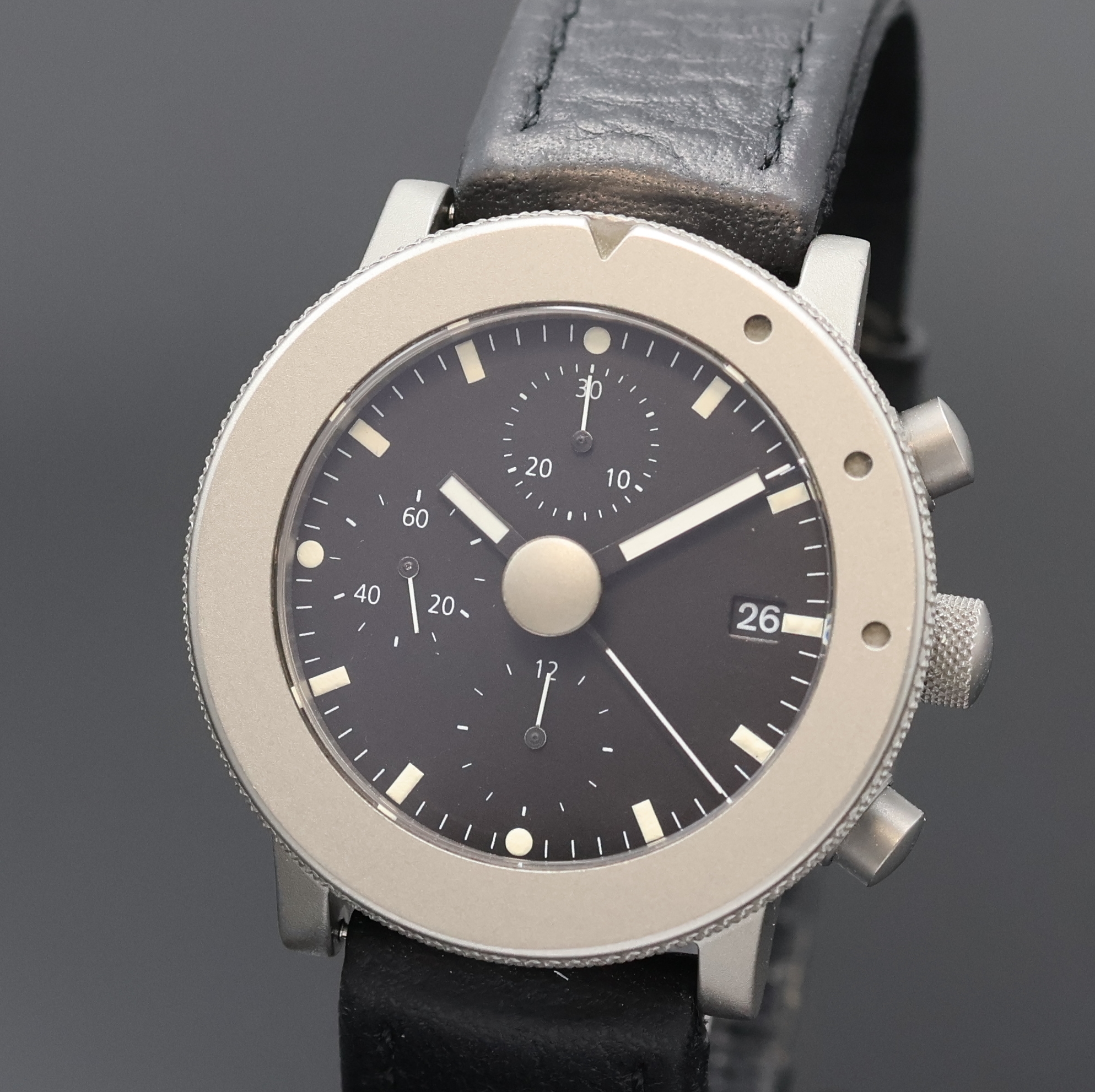 Detail a: VENTURA Armbandchronograph V-Matic Design Hannes Wettstein, Schweiz um 1995, Automatik, Chronometer in Titan beids. vergl., Boden aufgedr., Krone ...