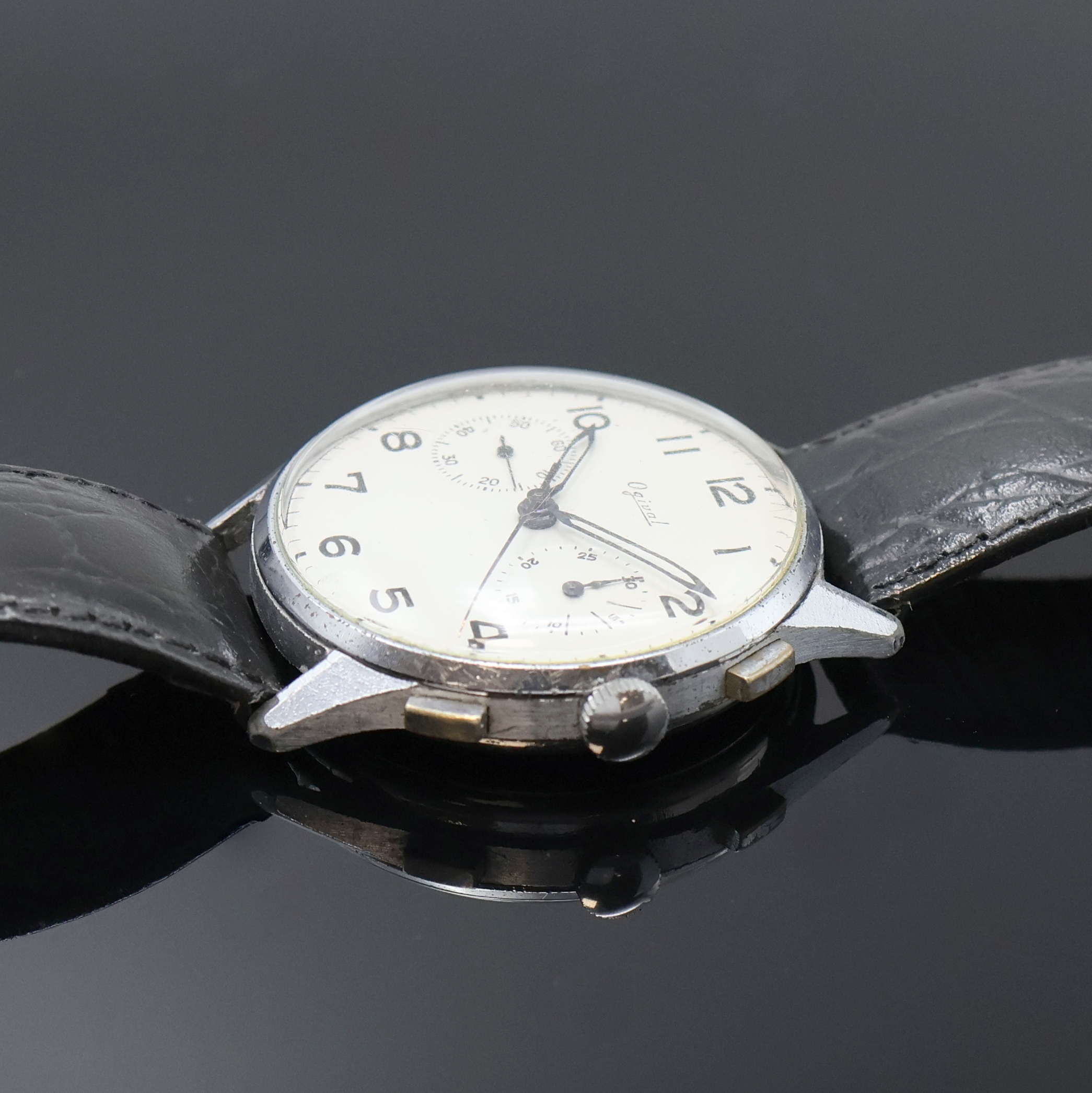 Detail b: Schaltradchronograph bezeichnet Ogival Kaliber Valjoux 22, Schweiz um 1940, Handaufzug, verchr. Geh., Boden gedr., silb. Zifferbl. rest., arab. ...