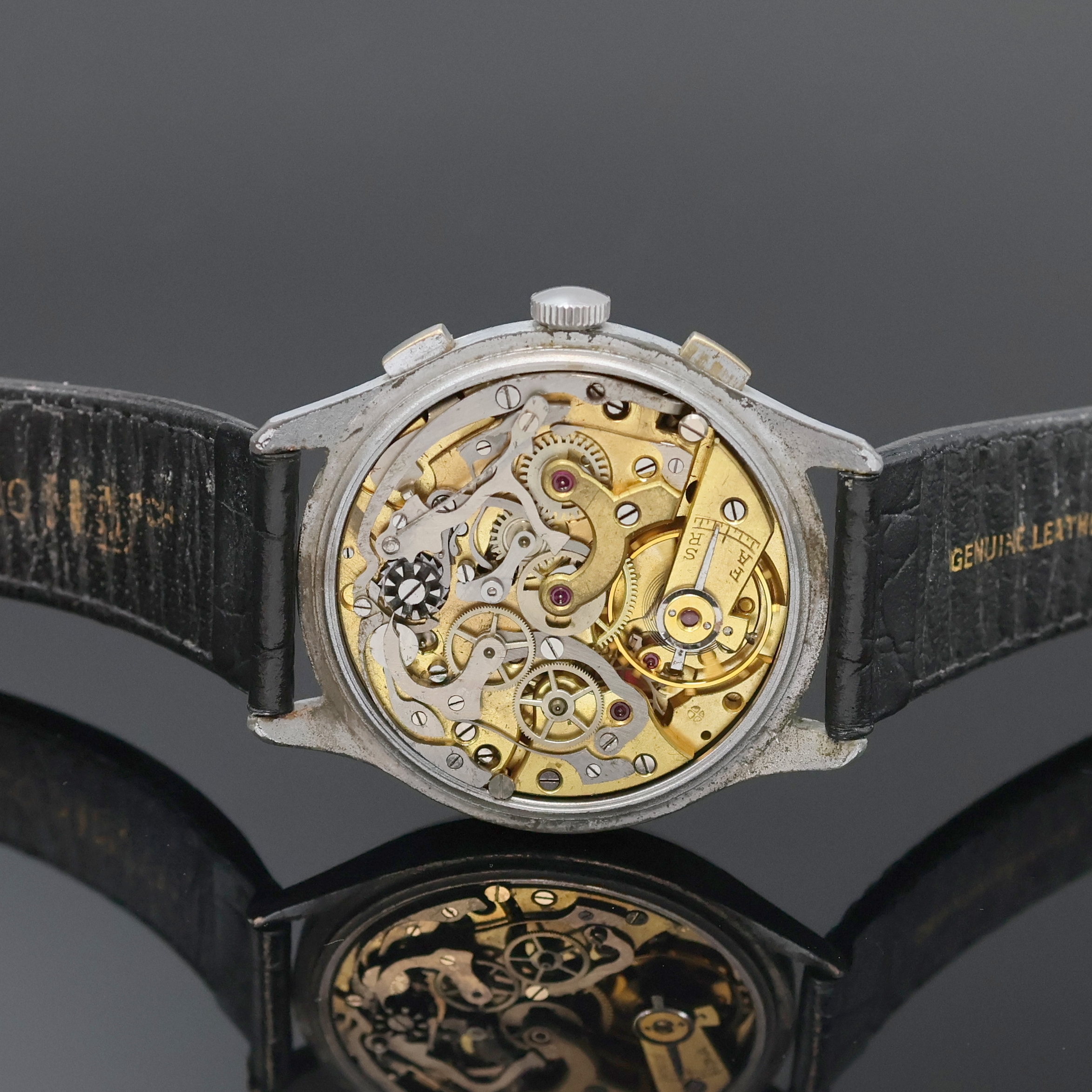 Detail d: Schaltradchronograph bezeichnet Ogival Kaliber Valjoux 22, Schweiz um 1940, Handaufzug, verchr. Geh., Boden gedr., silb. Zifferbl. rest., arab. ...