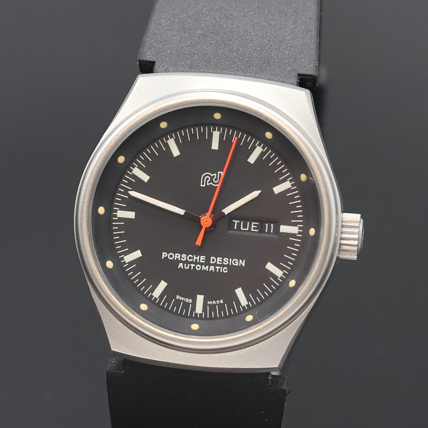 Detail a: PORSCHE DESIGN Damenarmbanduhr Referenz 7050S, Schweiz um 1990, Automatik, matt. Geh., Boden u. Krone verschr., schwarzes Zifferbl., Leuchtzeiger, ...