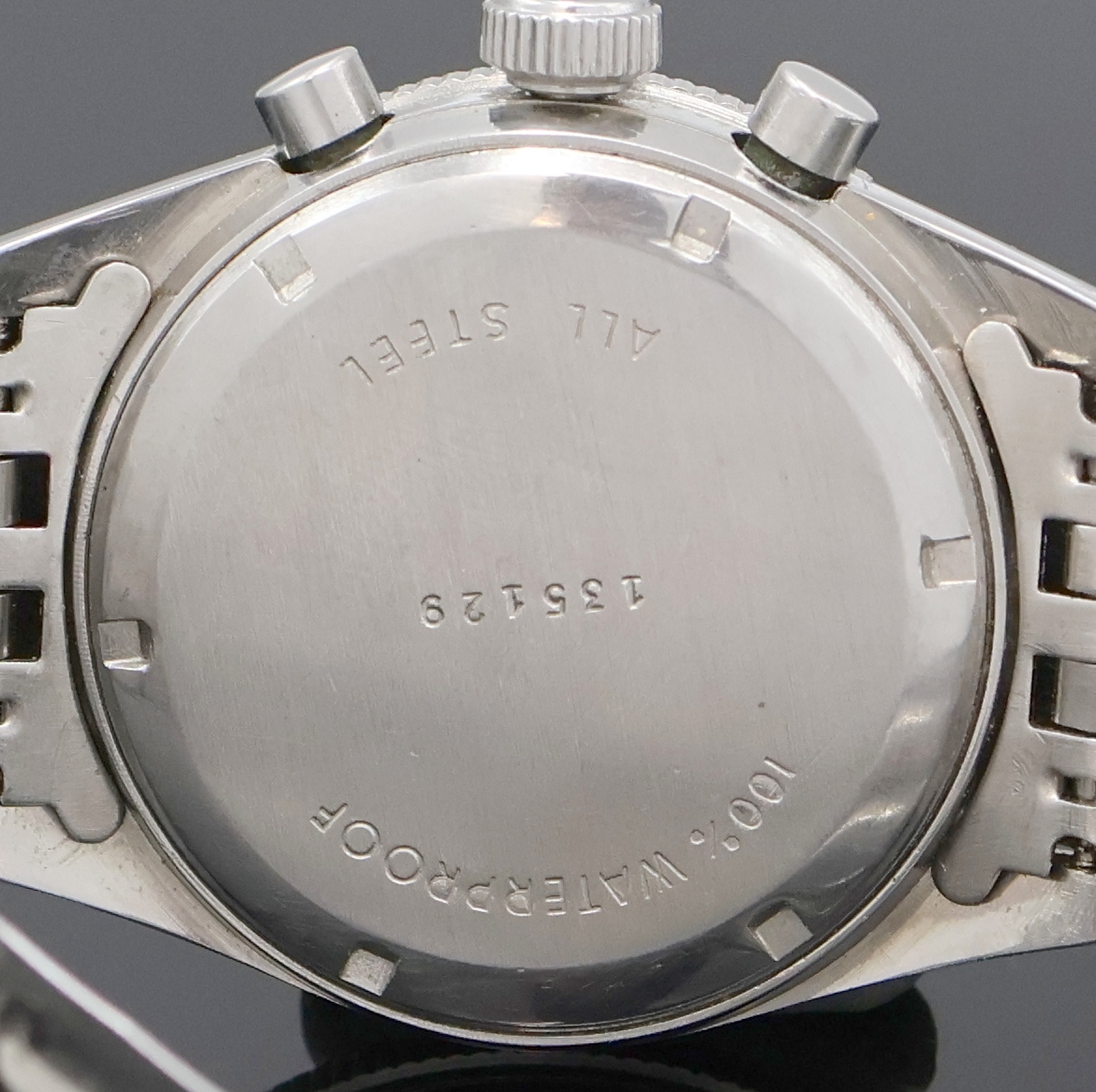 Detail e: YEMA Armbandchronograph in Stahl, Schweiz um 1970, Handaufzug, Boden verschr., neutr. Gliederband m. Faltschl., Lünette m. 60er Teil. beids. drehb., ...