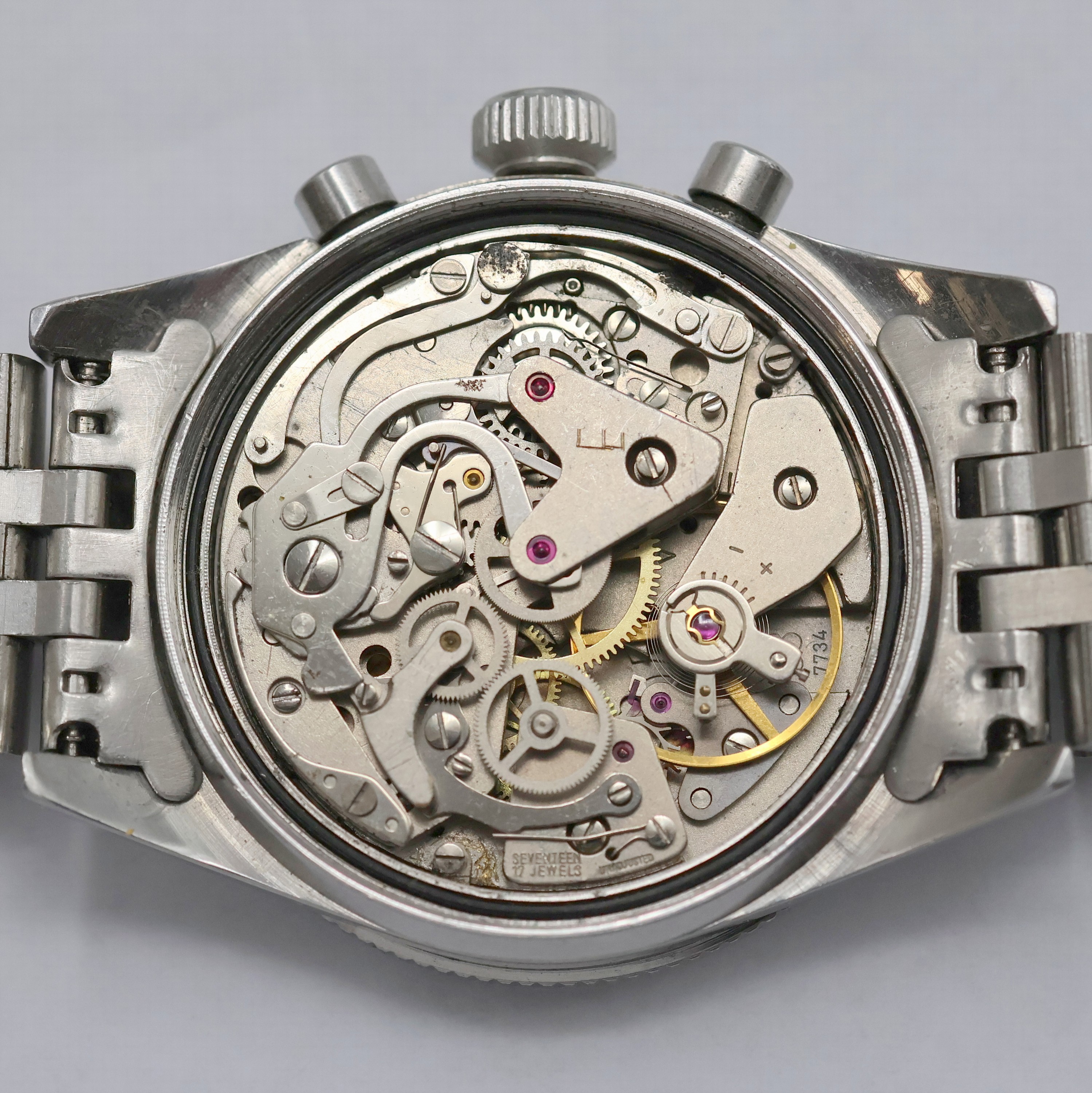 Detail f: YEMA Armbandchronograph in Stahl, Schweiz um 1970, Handaufzug, Boden verschr., neutr. Gliederband m. Faltschl., Lünette m. 60er Teil. beids. drehb., ...