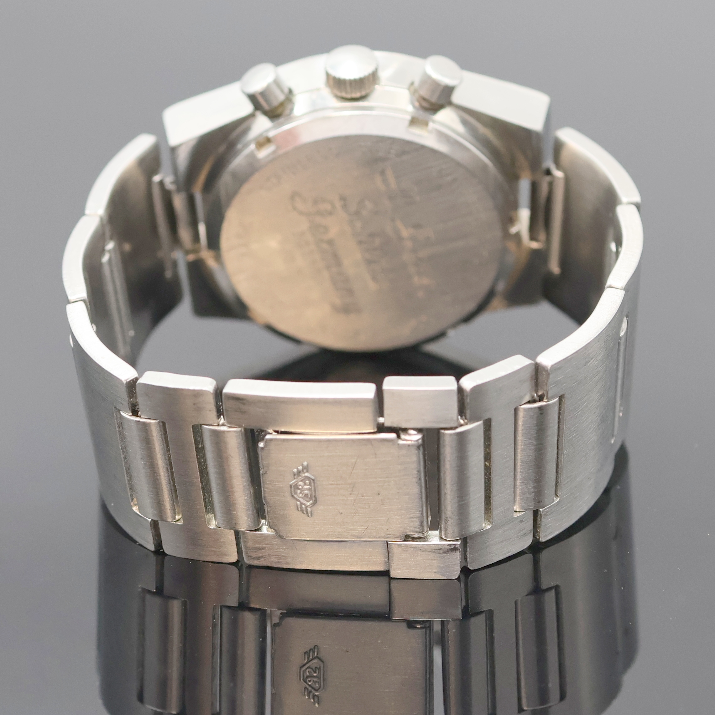 Detail c: DUGENA Armbandchronograph Referenz 157, Schweiz um 1970, Handaufzug, Edelstahlgeh. inkl. Stahlband, Boden m. Widmung verschr., Fume-Zifferbl. m. ...