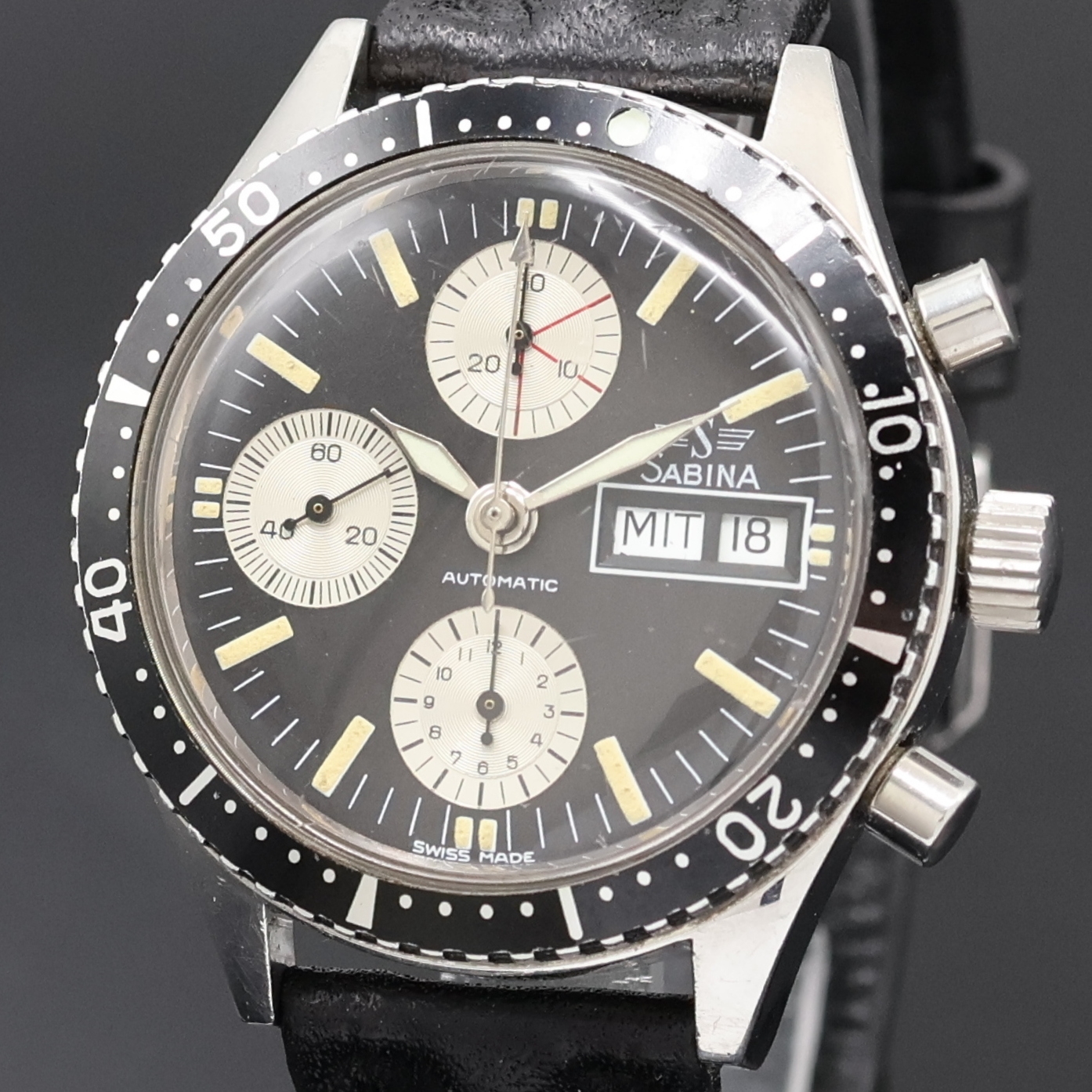 Detail a: SABINA Armbandchronograph in Stahl, Schweiz um 1970, Automatik, Boden verschr., Lünette m. 60er Teil. beids. drehb., schwarzes Zifferbl. m. ...