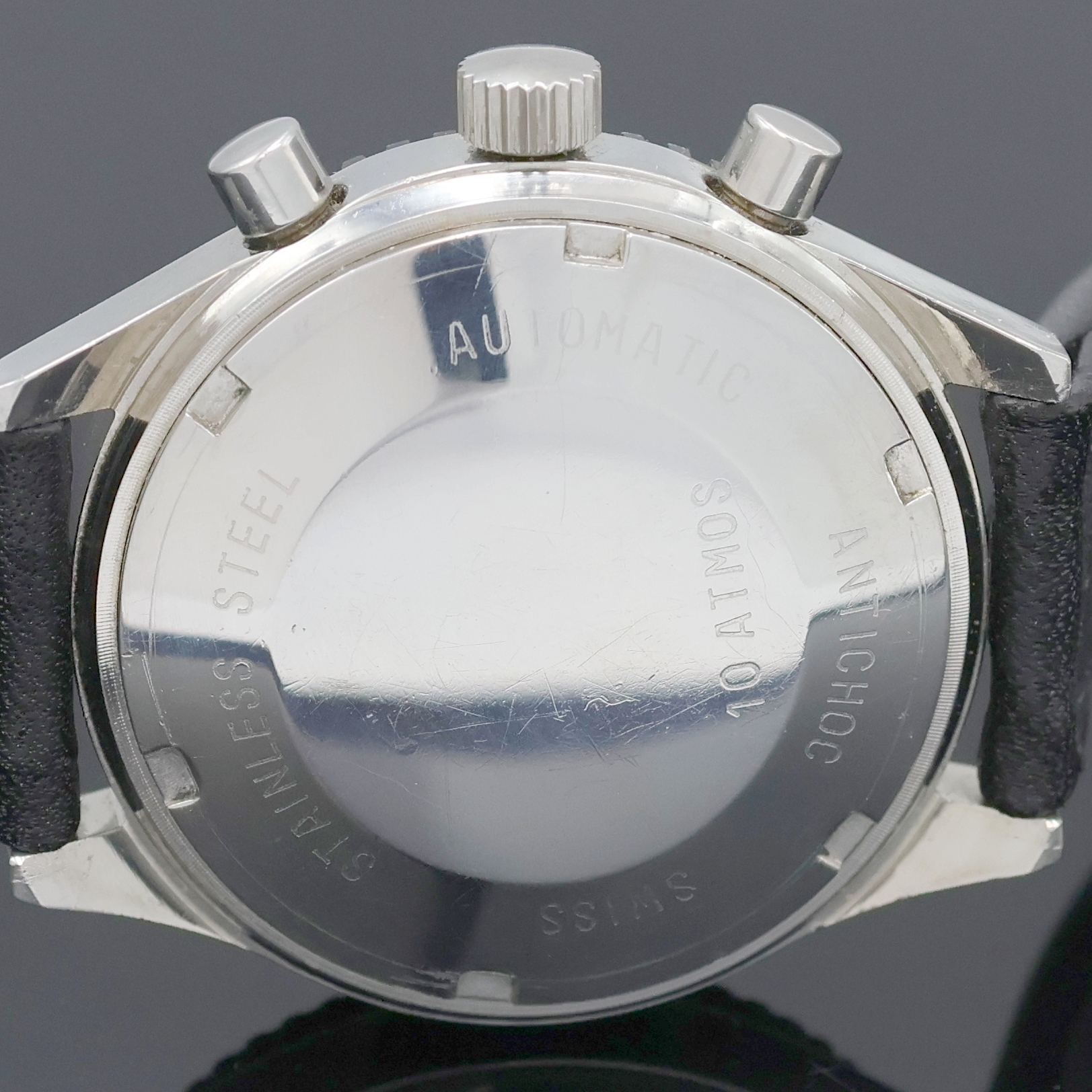 Detail d: SABINA Armbandchronograph in Stahl, Schweiz um 1970, Automatik, Boden verschr., Lünette m. 60er Teil. beids. drehb., schwarzes Zifferbl. m. ...