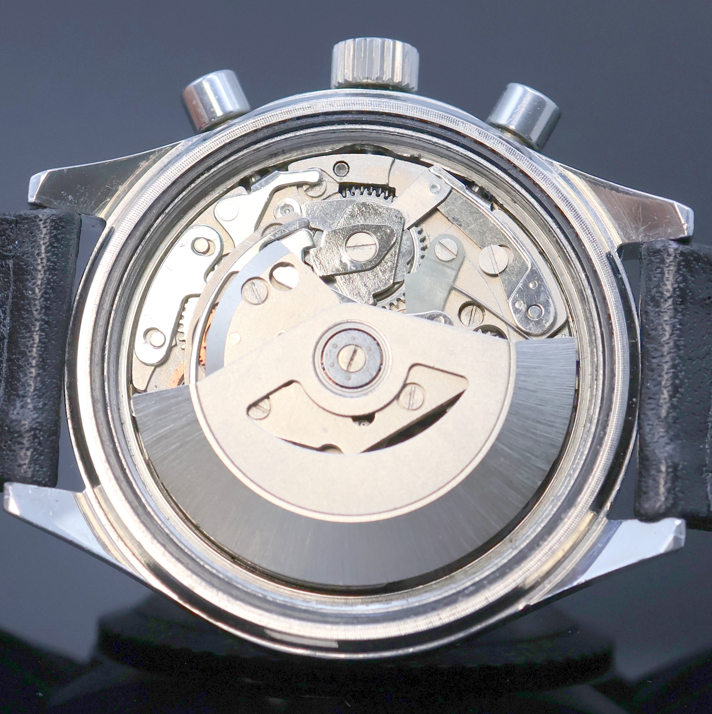 Detail e: SABINA Armbandchronograph in Stahl, Schweiz um 1970, Automatik, Boden verschr., Lünette m. 60er Teil. beids. drehb., schwarzes Zifferbl. m. ...