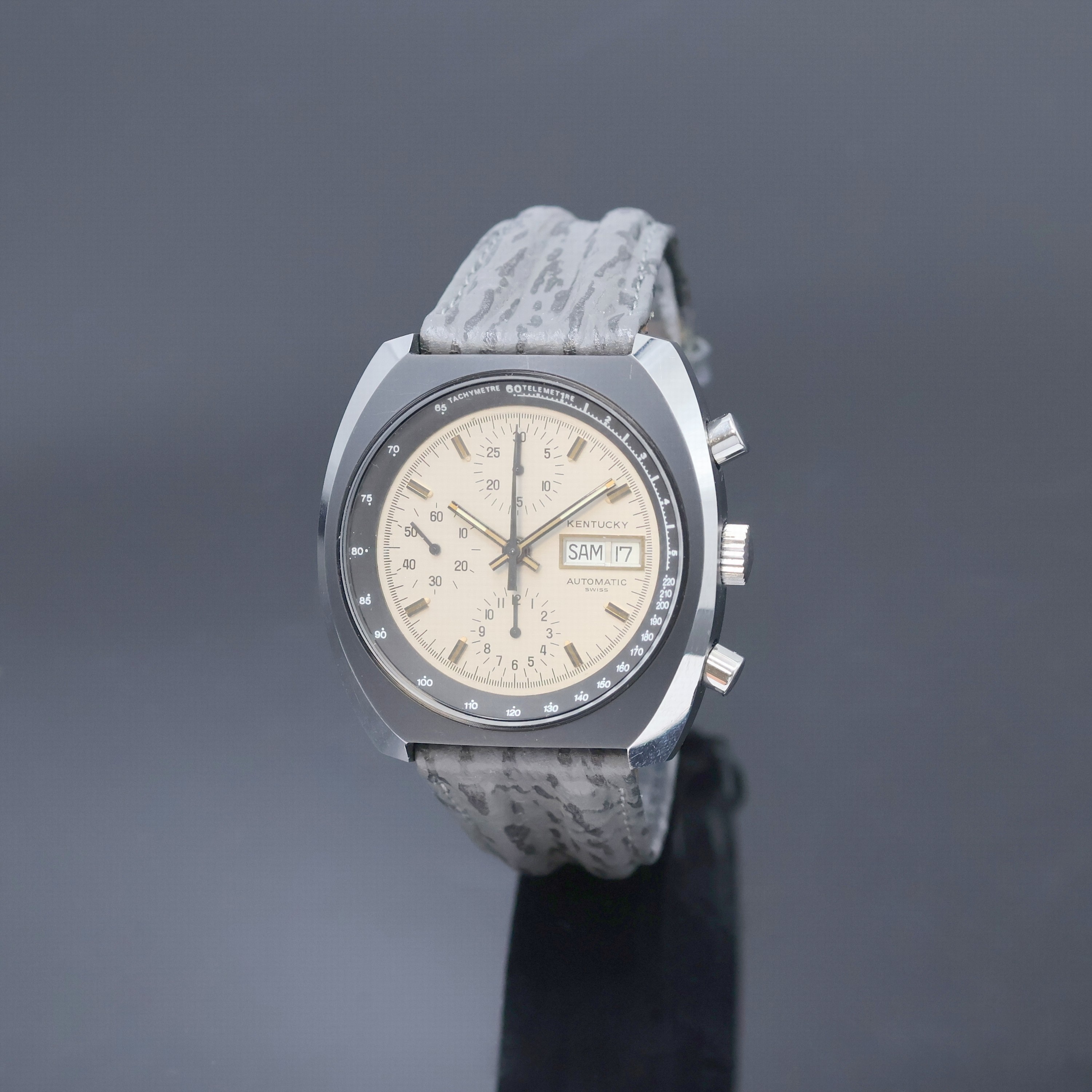 Image 27002325 - Armbandchronograph bezeichnet Kentucky, Schweiz um 1975, Automatik, Edelstahlgeh. teils ...