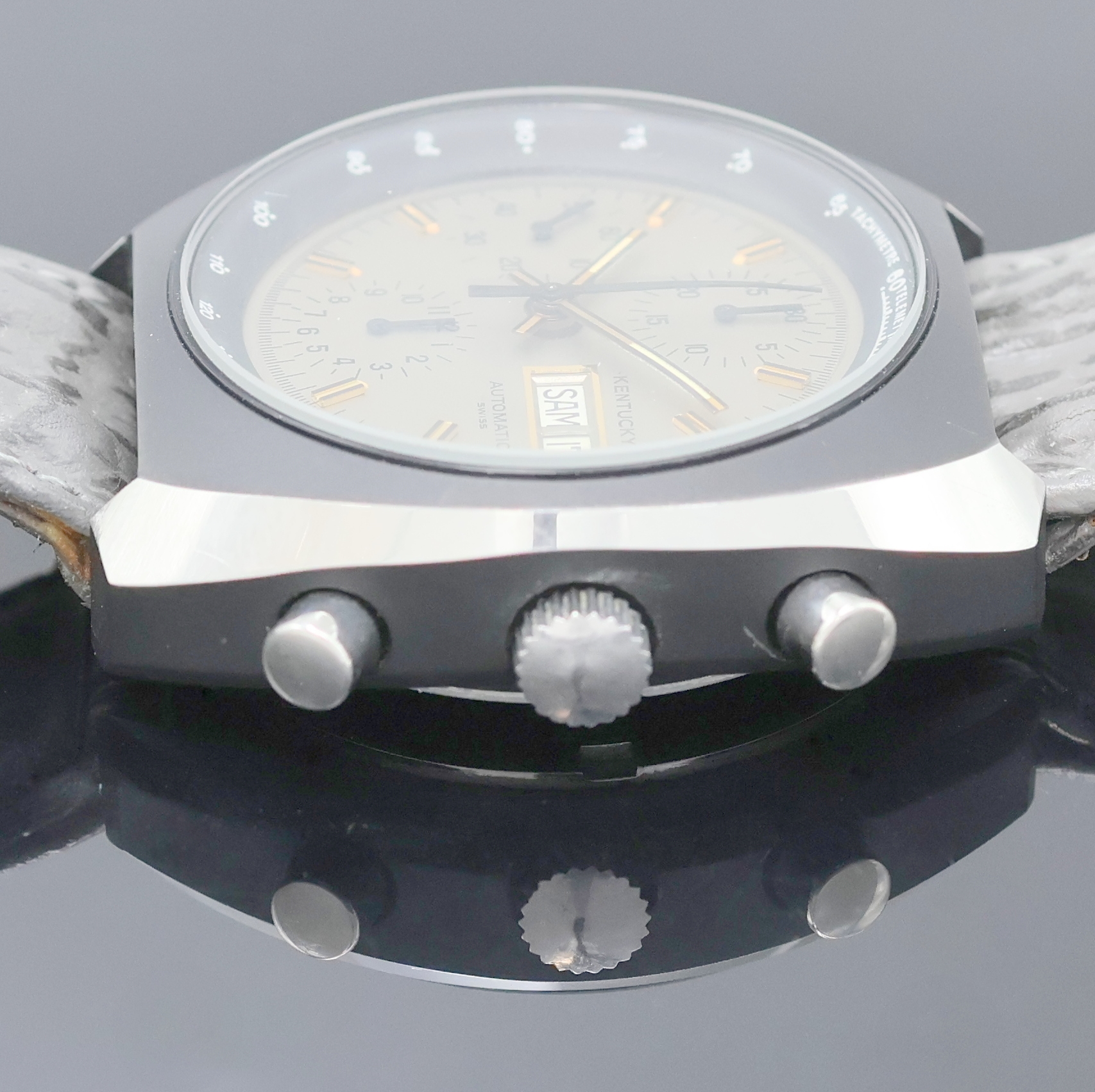 Detail c: Armbandchronograph bezeichnet Kentucky, Schweiz um 1975, Automatik, Edelstahlgeh. teils geschw., Boden verschr., silb. Zifferbl. m. aufges. ...