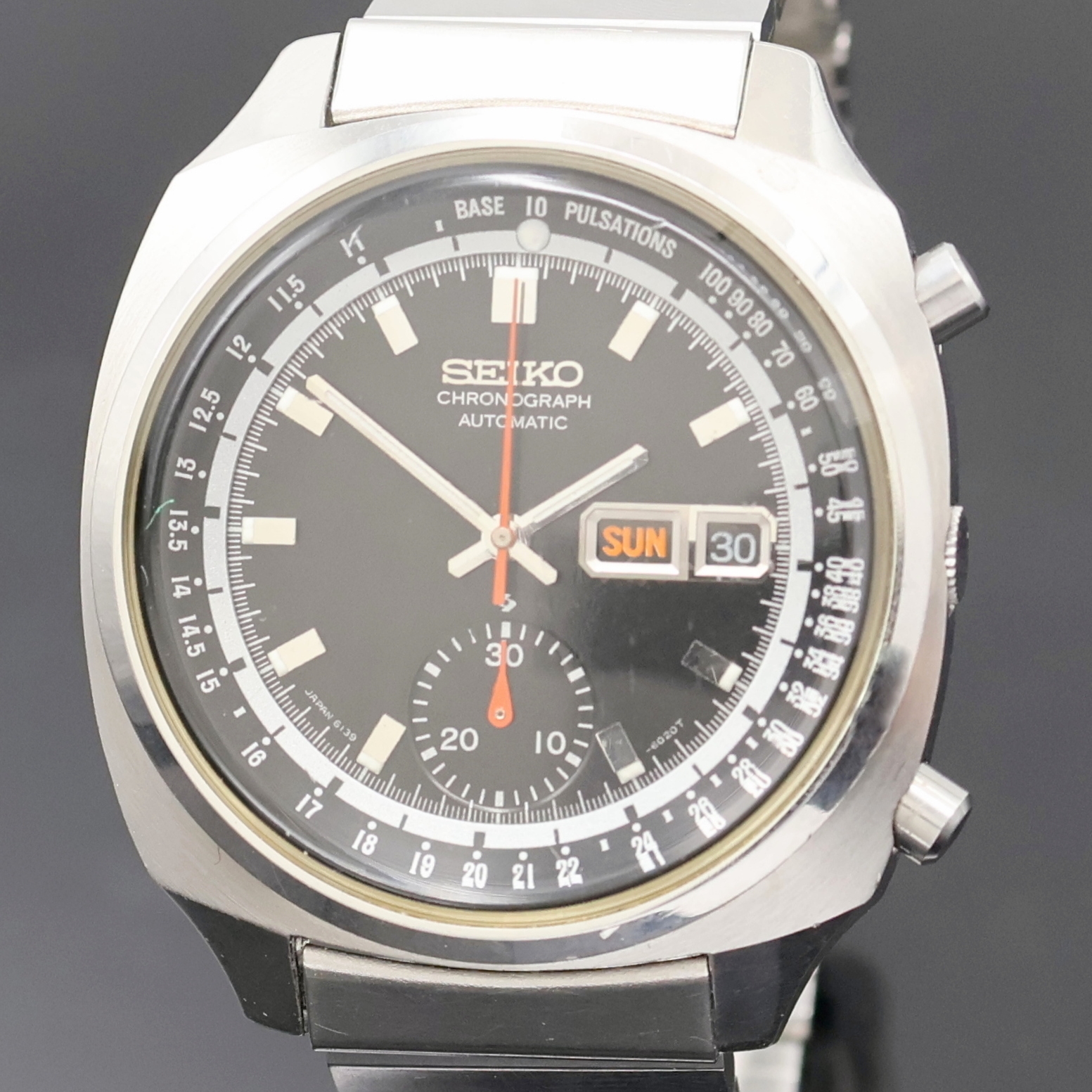 Detail a: SEIKO Armbandchronograph Referenz 6139-6020,Japan 1970er Jahre, Automatik, Edelstahlgeh. inkl. Gliederband m. Faltschl., Boden verschr., schwarzes ...